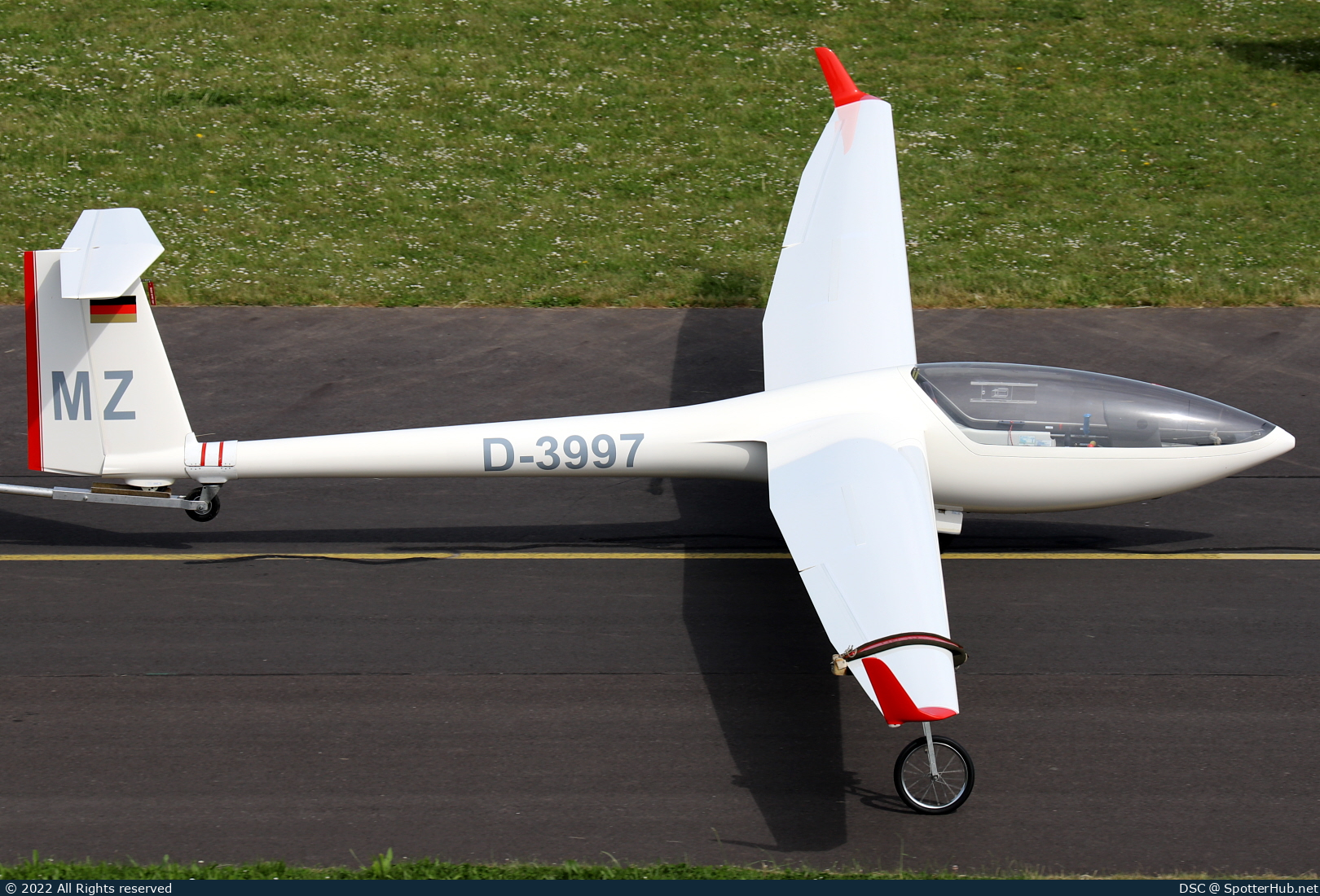Photo of D-3997 - DG Flugzeugbau DG-300 Elan operated by Private