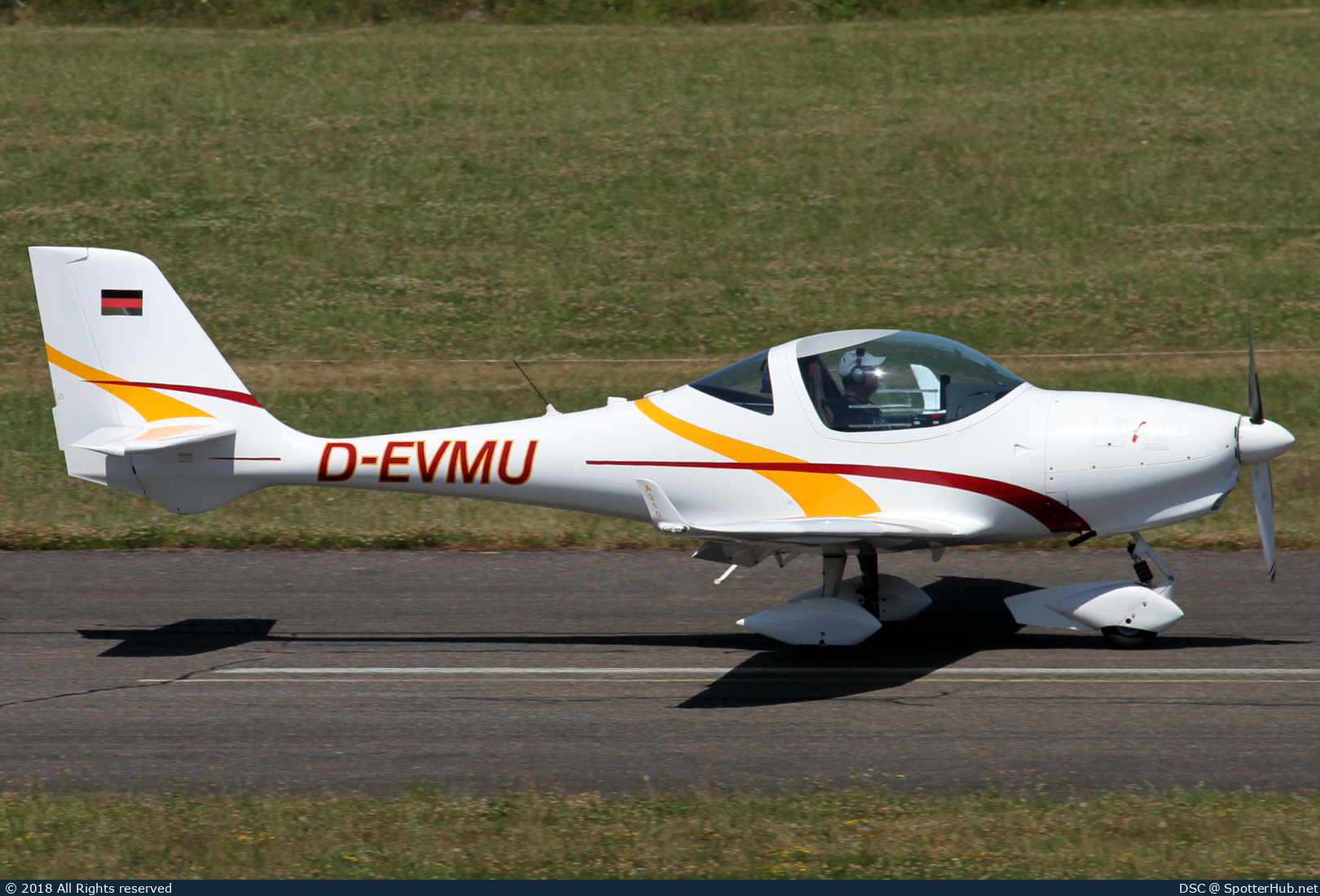 Photo of D-EVMU - Aquila A210 operated by Private