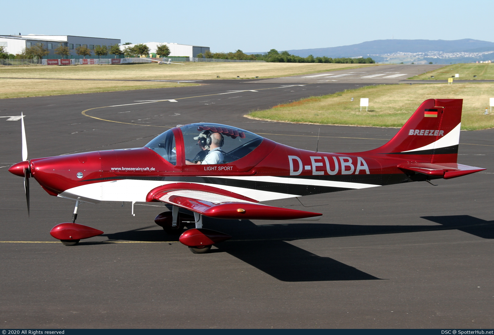 Photo of D-EUBA - Breezer B600 operated by Private