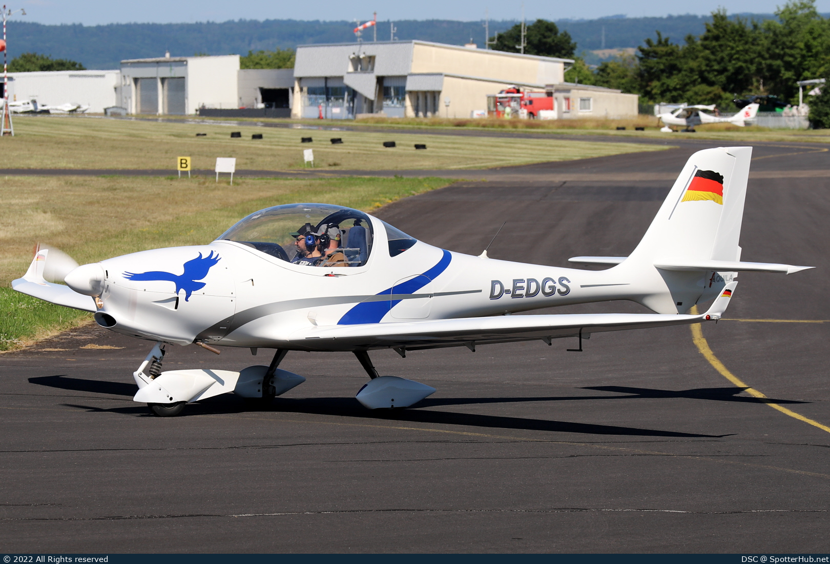 Photo of D-EDGS - Aquila A210 operated by Private