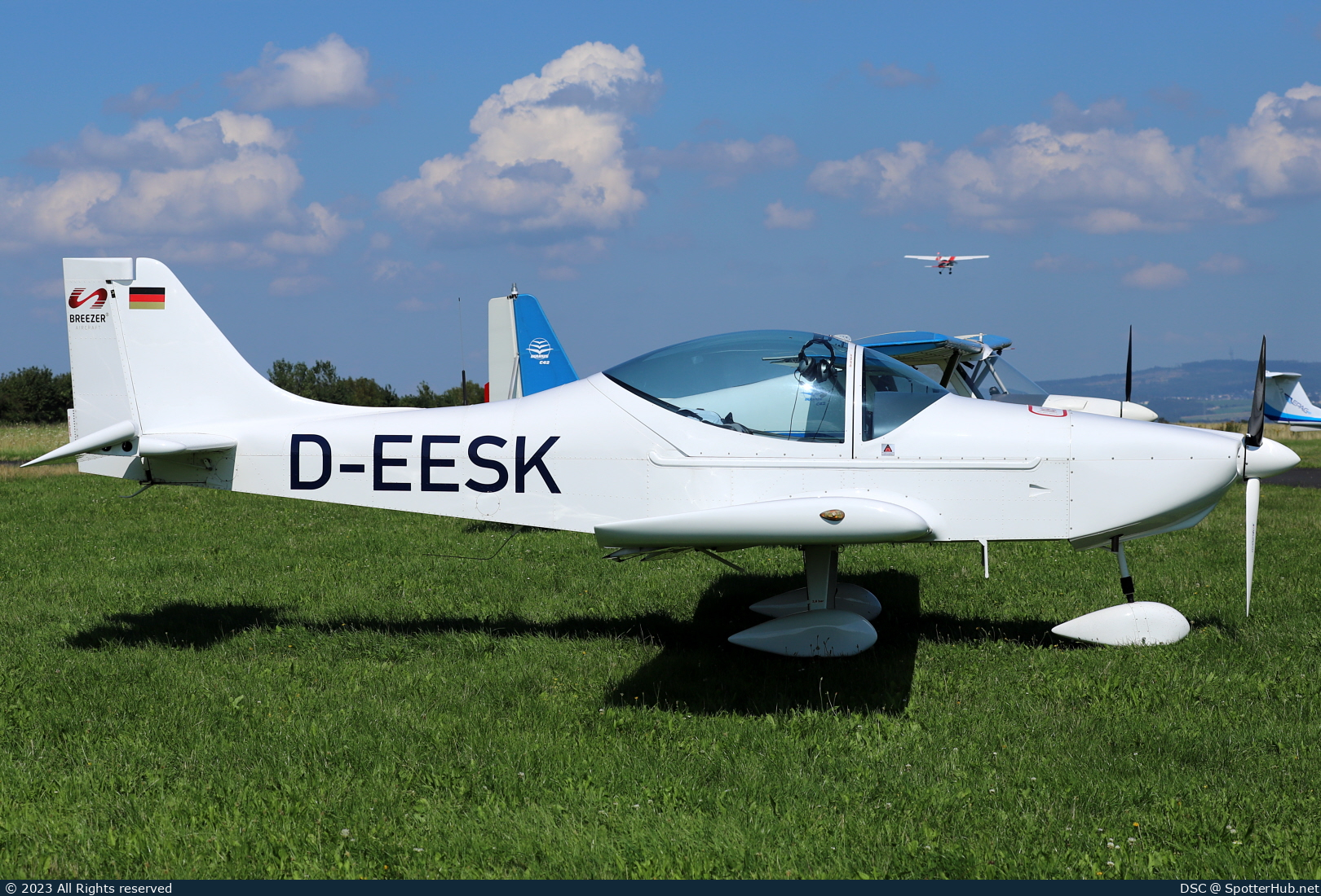 Photo of D-EESK - Breezer B600 operated by Private