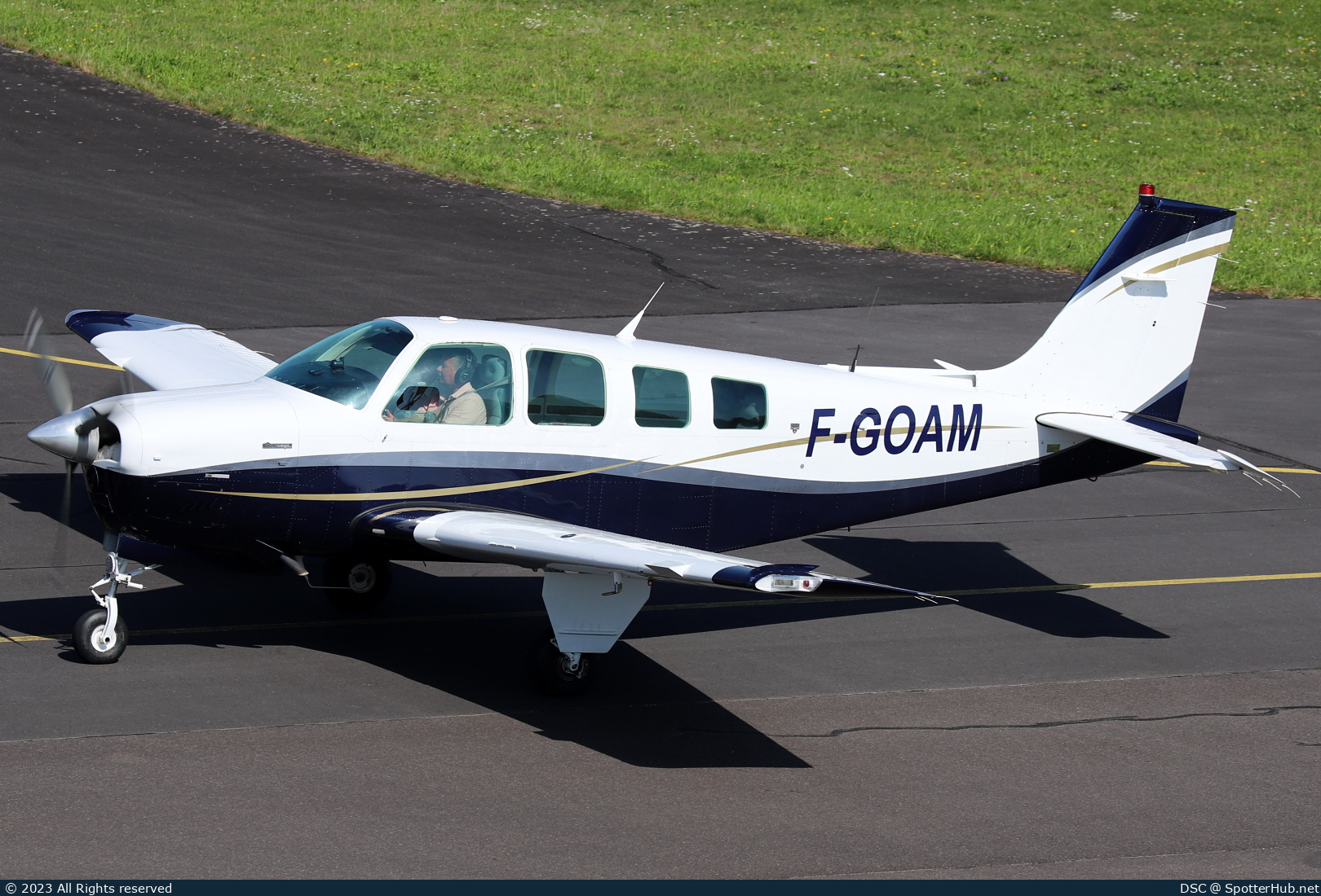 Photo of F-GOAM - Beechcraft A36 Bonanza operated by Private
