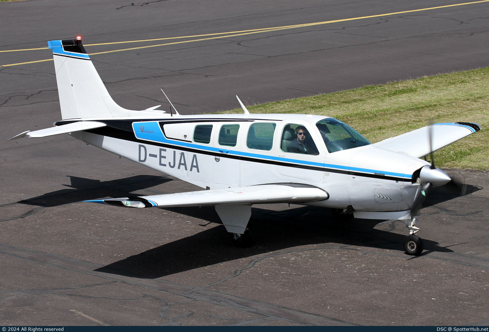 Photo of D-EJAA - Beechcraft A36 Bonanza operated by Private