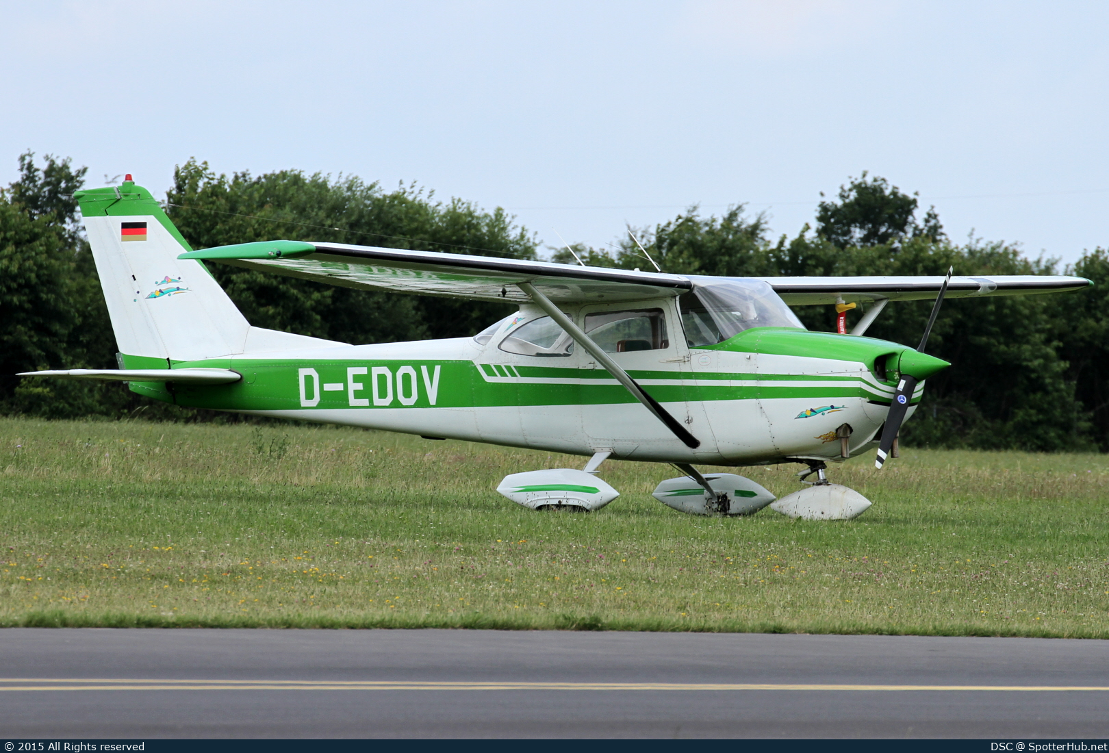 Photo of D-EDOV - Reims-Cessna F172G Skyhawk operated by Private