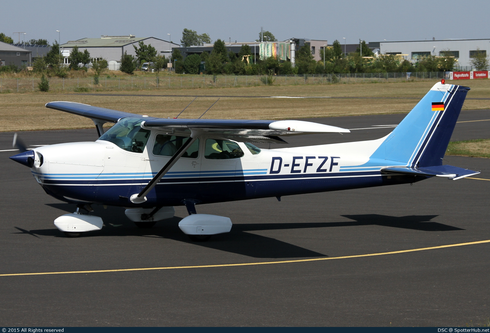 Photo of D-EFZF - Cessna 172N Skyhawk operated by Private