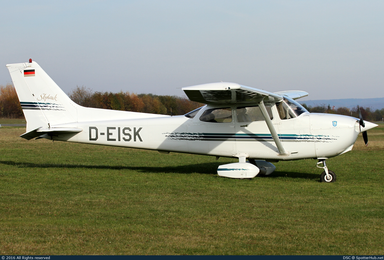 Photo of D-EISK - Cessna 172R Skyhawk operated by Luftsportverein Rietberg
