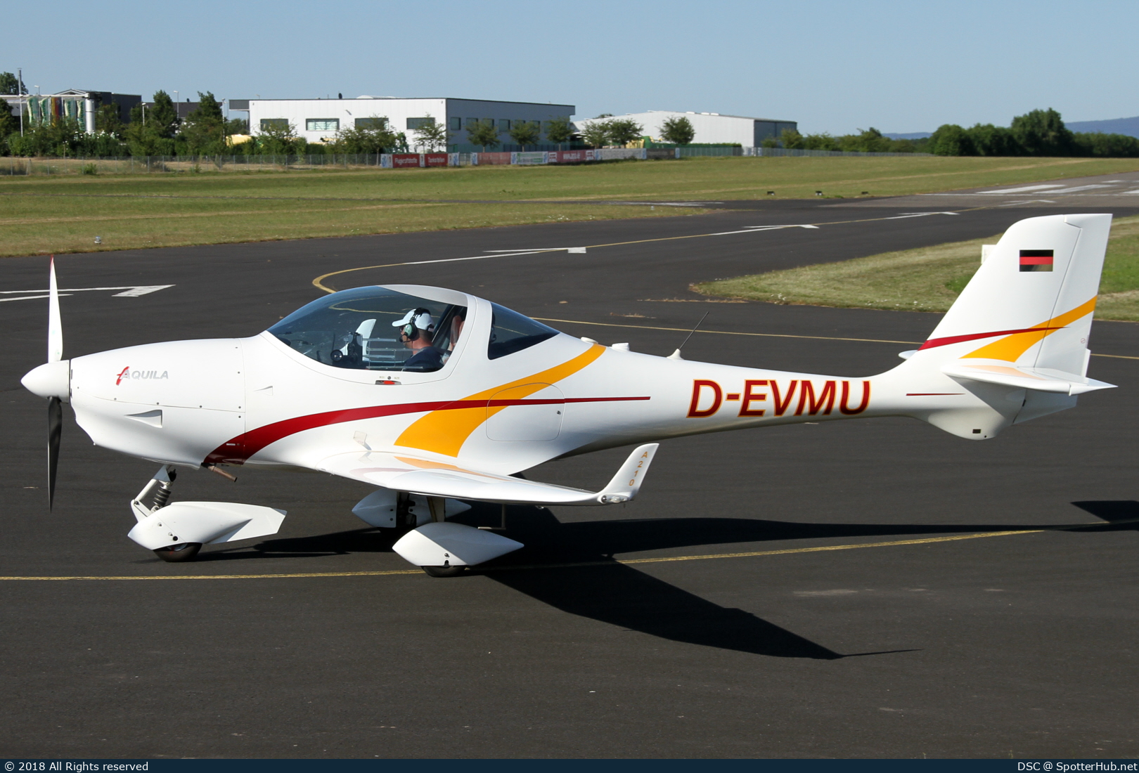 Photo of D-EVMU - Aquila A210 operated by Private