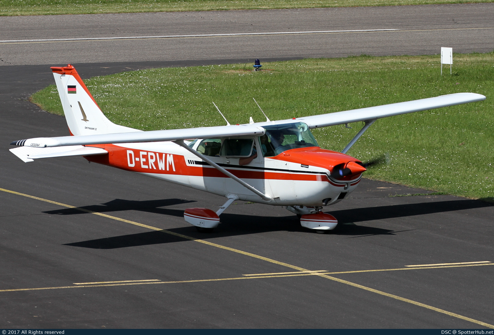 Photo of D-ERWM - Cessna 172M Skyhawk II operated by Private