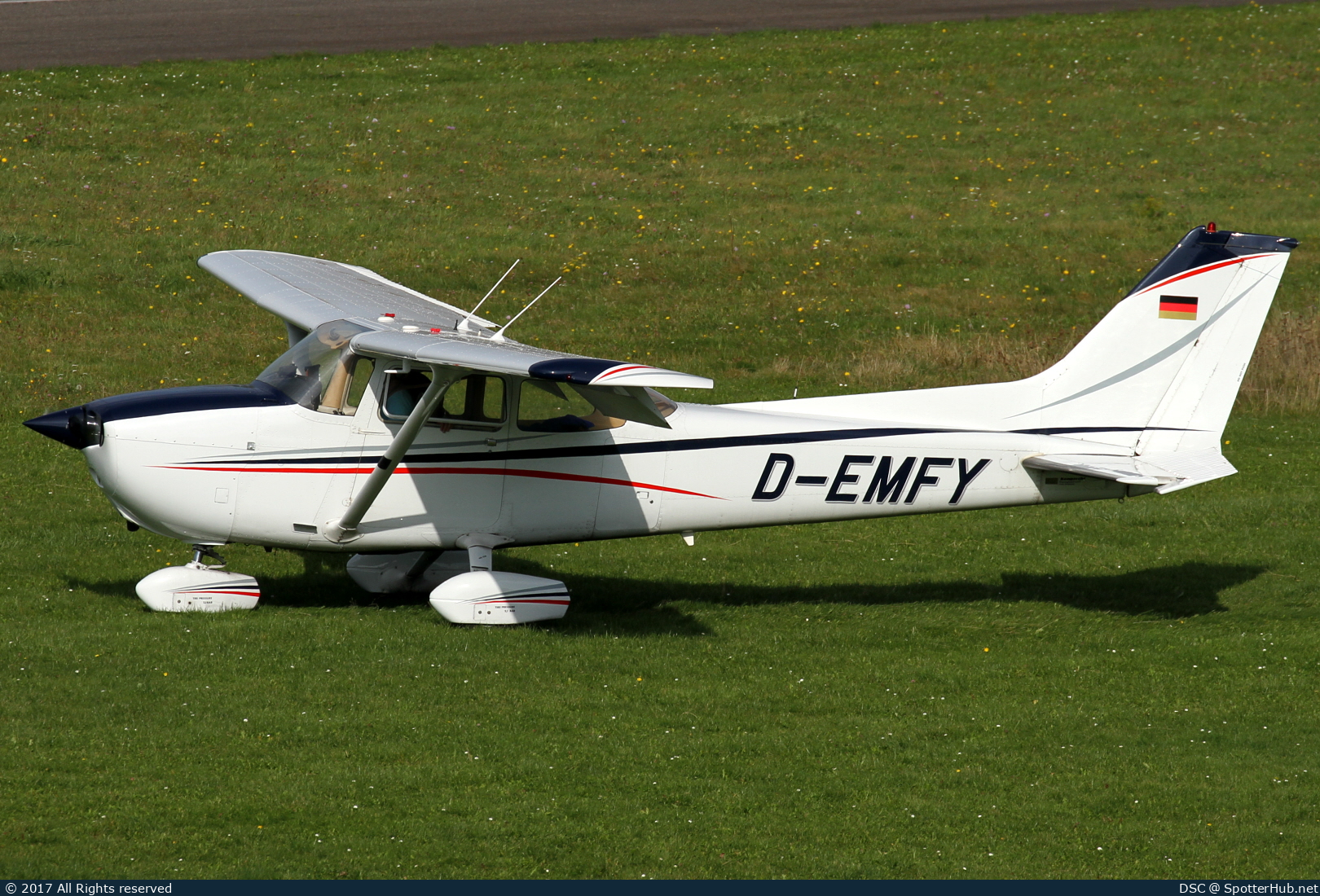 Photo of D-EMFY - Reims-Cessna F172N Skyhawk operated by Private