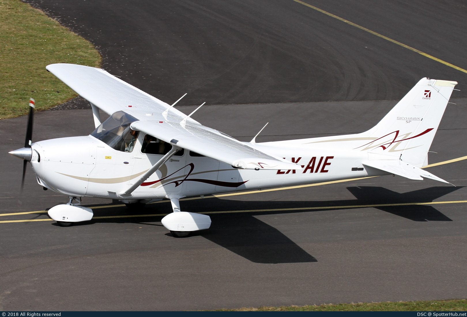 Photo of LX-AIE - Cessna 172S Skyhawk SP operated by Aéro-Sport Luxembourg