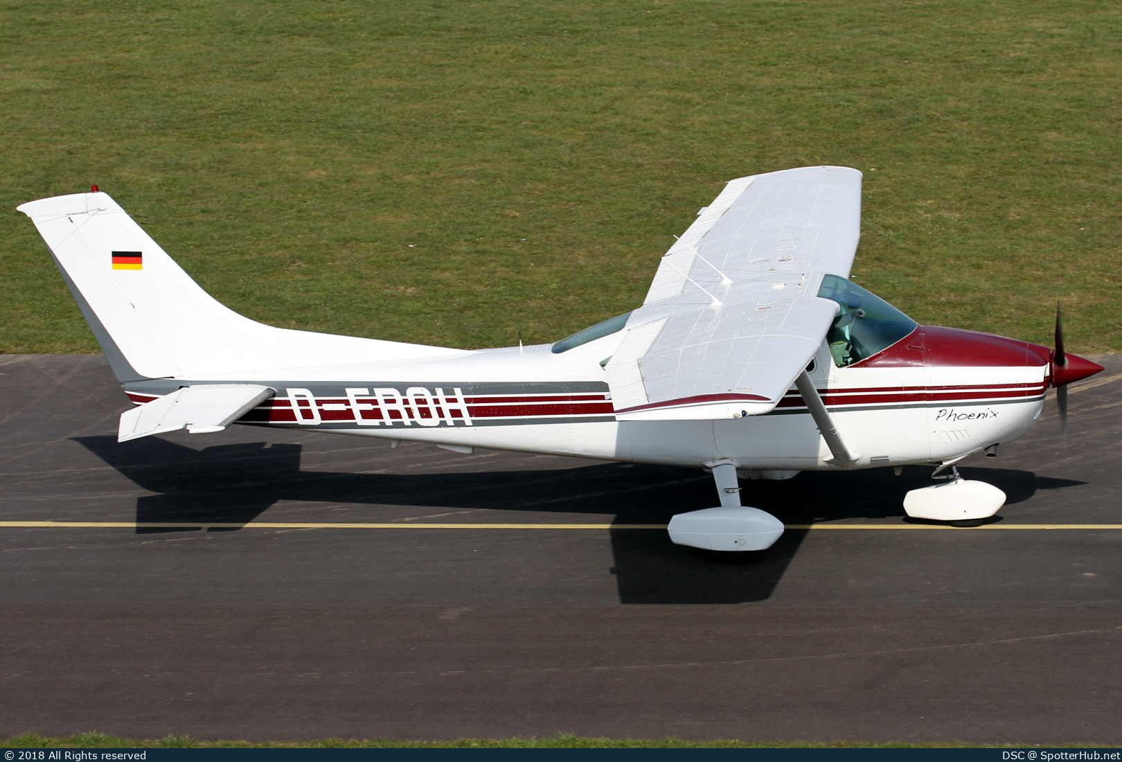 Photo of D-EROH - Cessna 182R Skylane II operated by Private