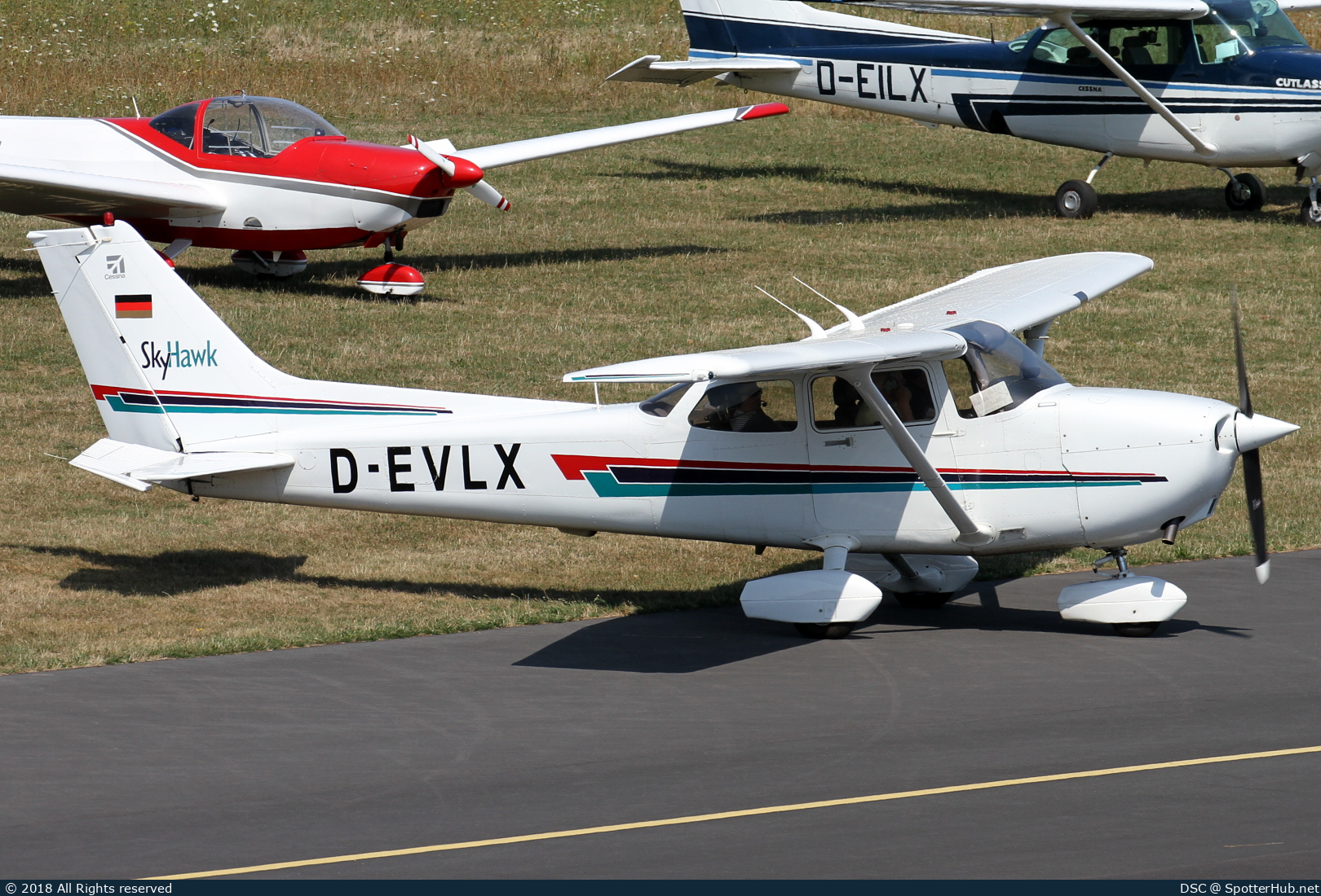 Photo of D-EVLX - Cessna 172R Skyhawk operated by Private