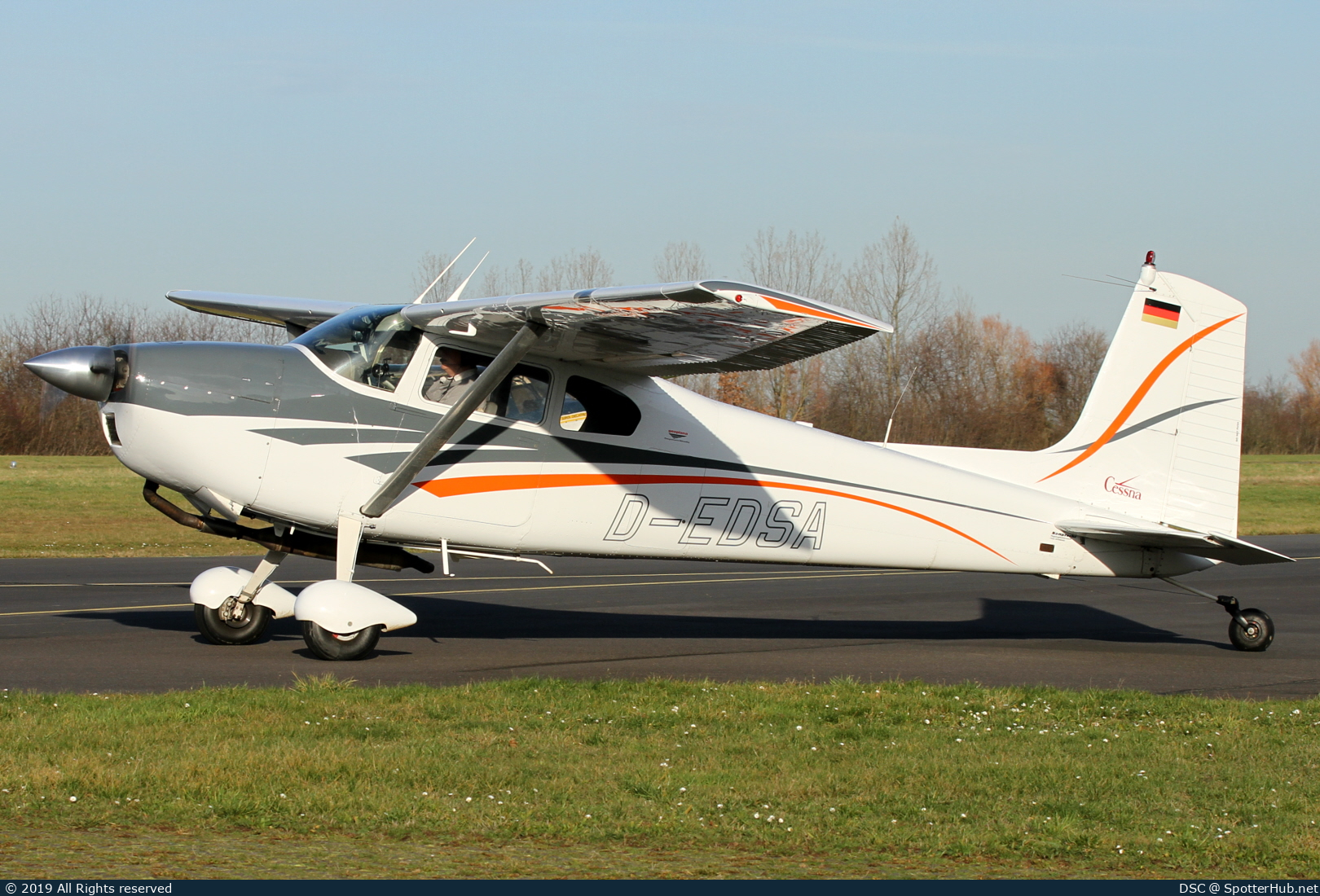 Photo of D-EDSA - Cessna 180F Skywagon operated by geoplana