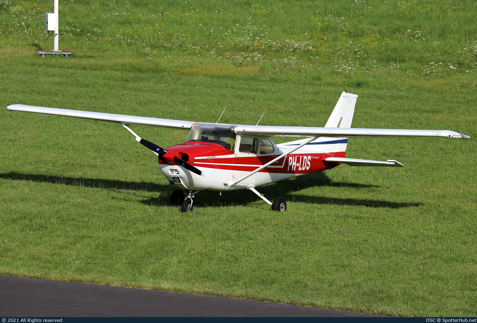 Photo of PH-LDS - Reims-Cessna F172M Skyhawk operated by Private