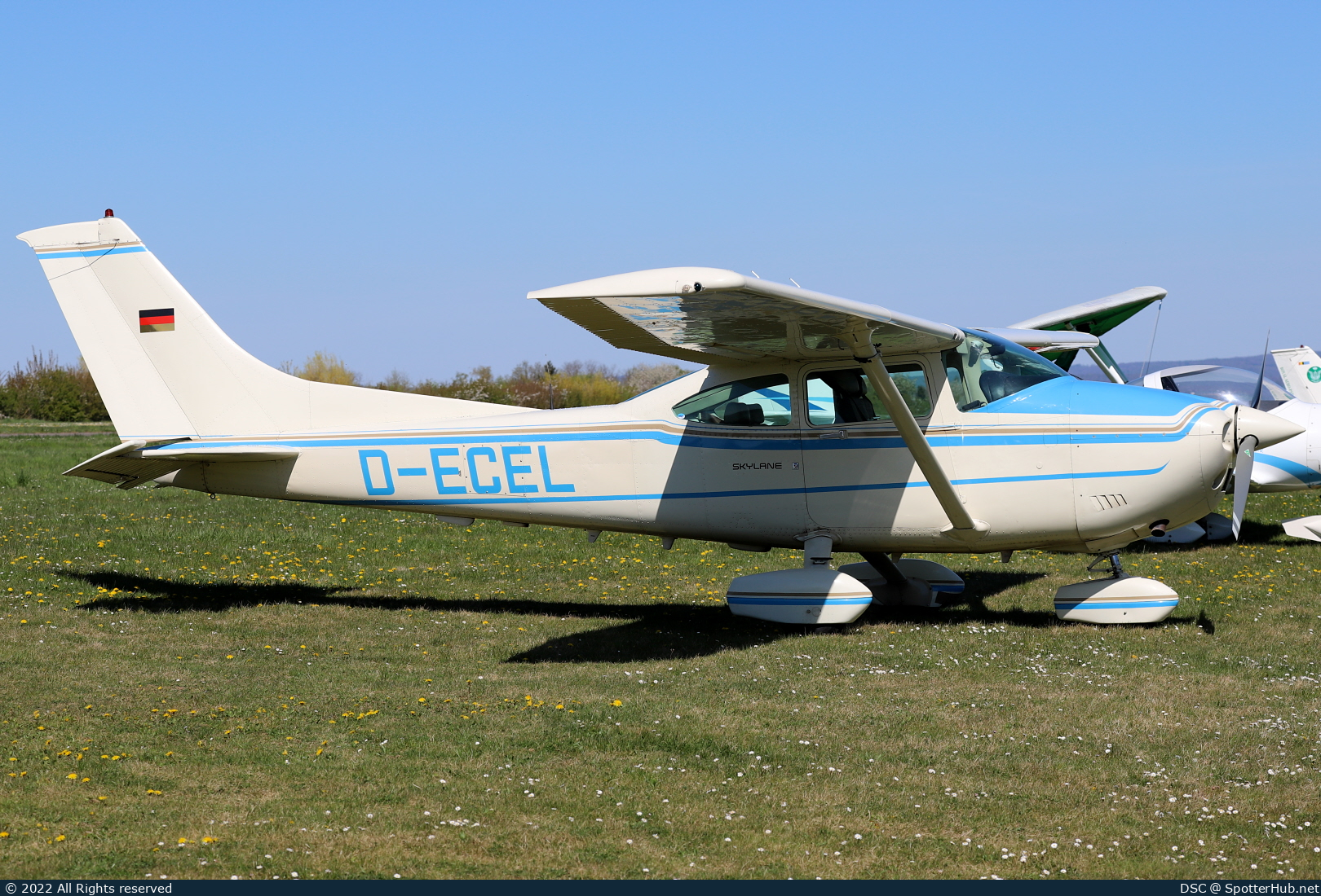 Photo of D-ECEL - Cessna 182R Skylane operated by Private