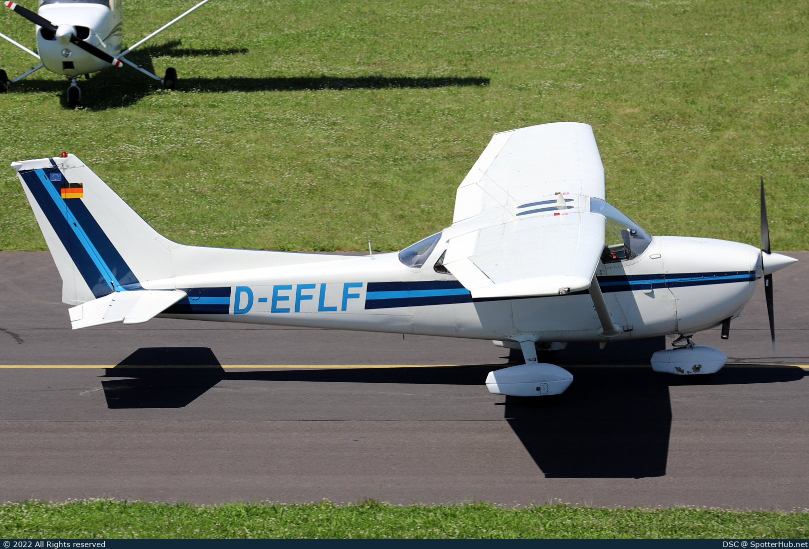 Photo of D-EFLF - Cessna 172N Skyhawk II operated by Gaudl Flugzeug-Vermietung
