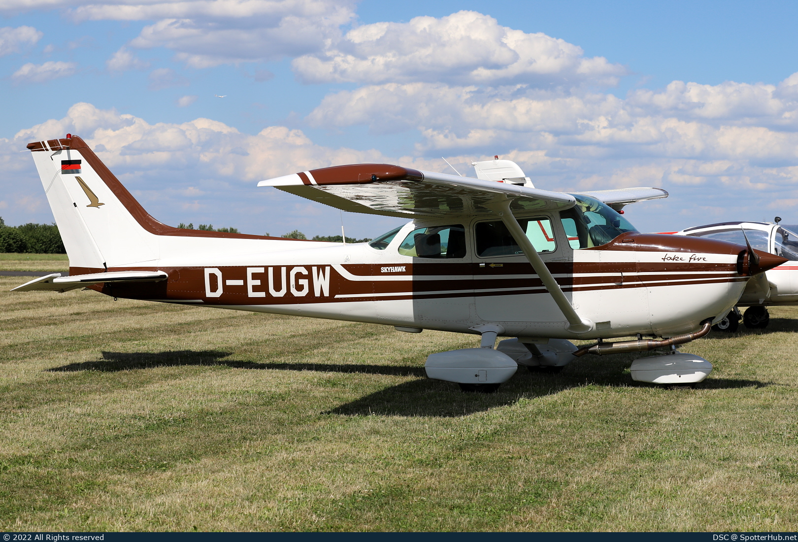 Photo of D-EUGW - Cessna 172N Skyhawk operated by Private