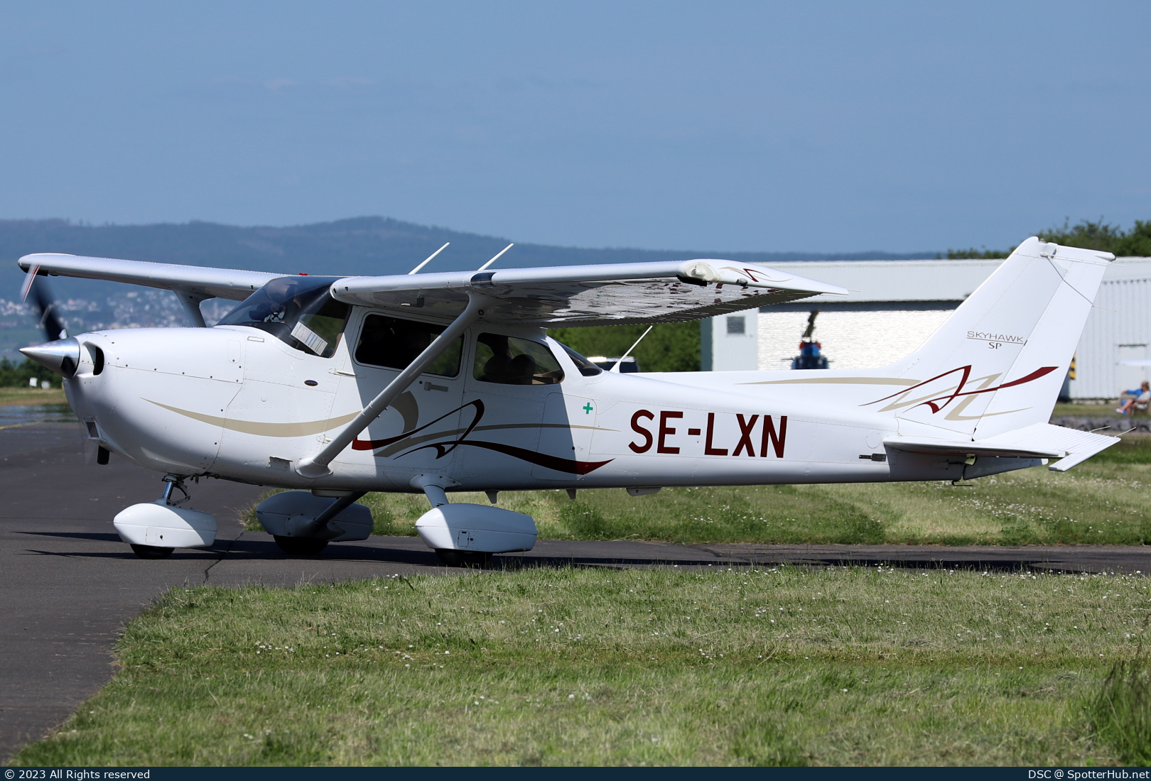 Photo of SE-LXN - Cessna 172S Skyhawk SP operated by Sjöbo Flygklubb