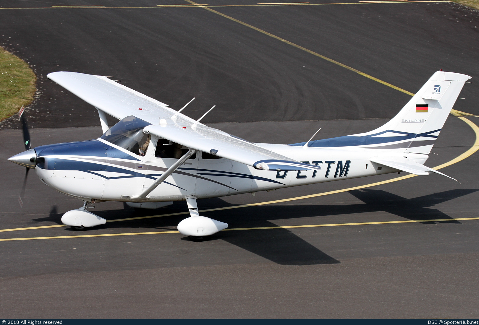 Photo of D-ETTM - Cessna 182T Skylane operated by Private