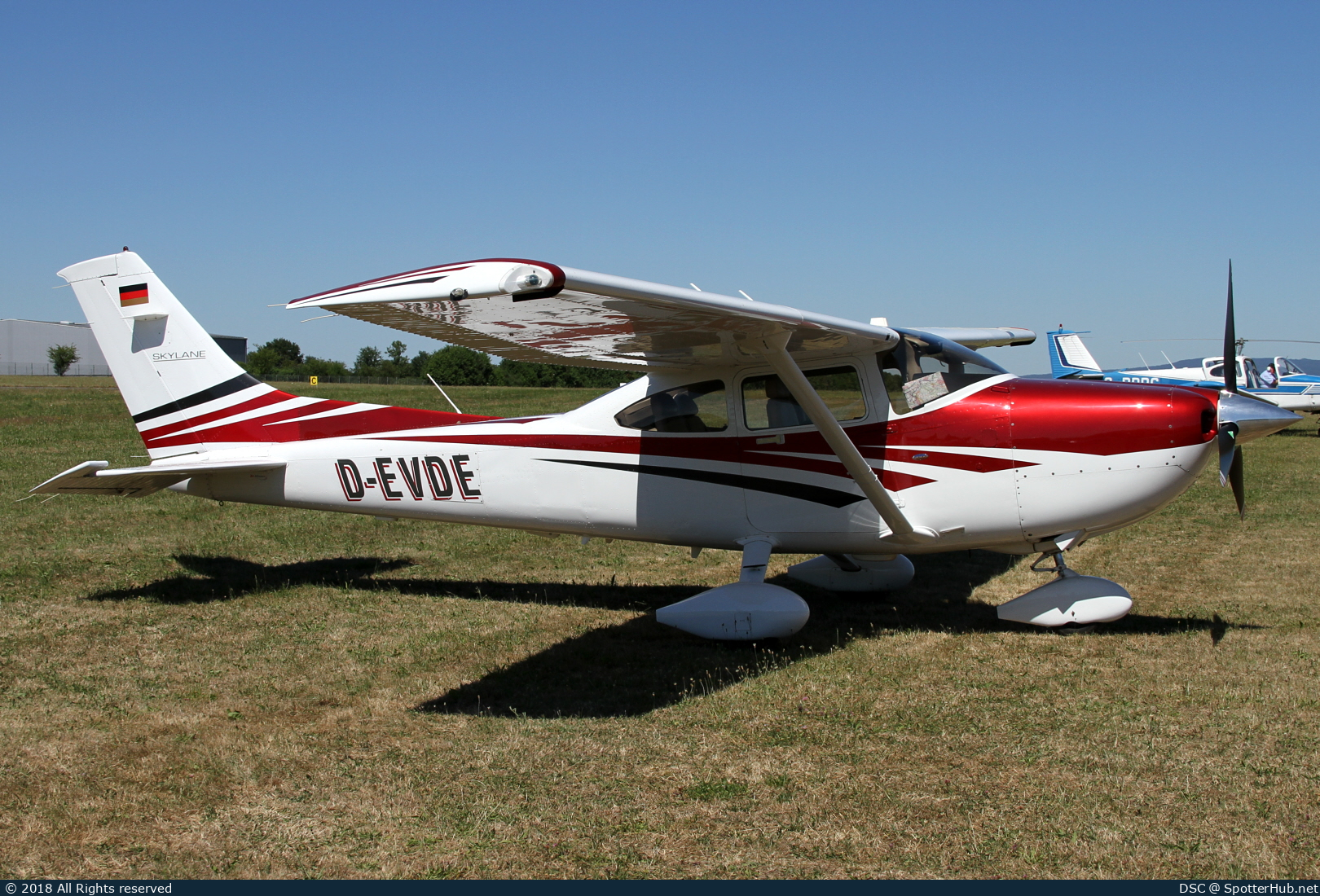 Photo of D-EVDE - Cessna 182T Skylane operated by Private