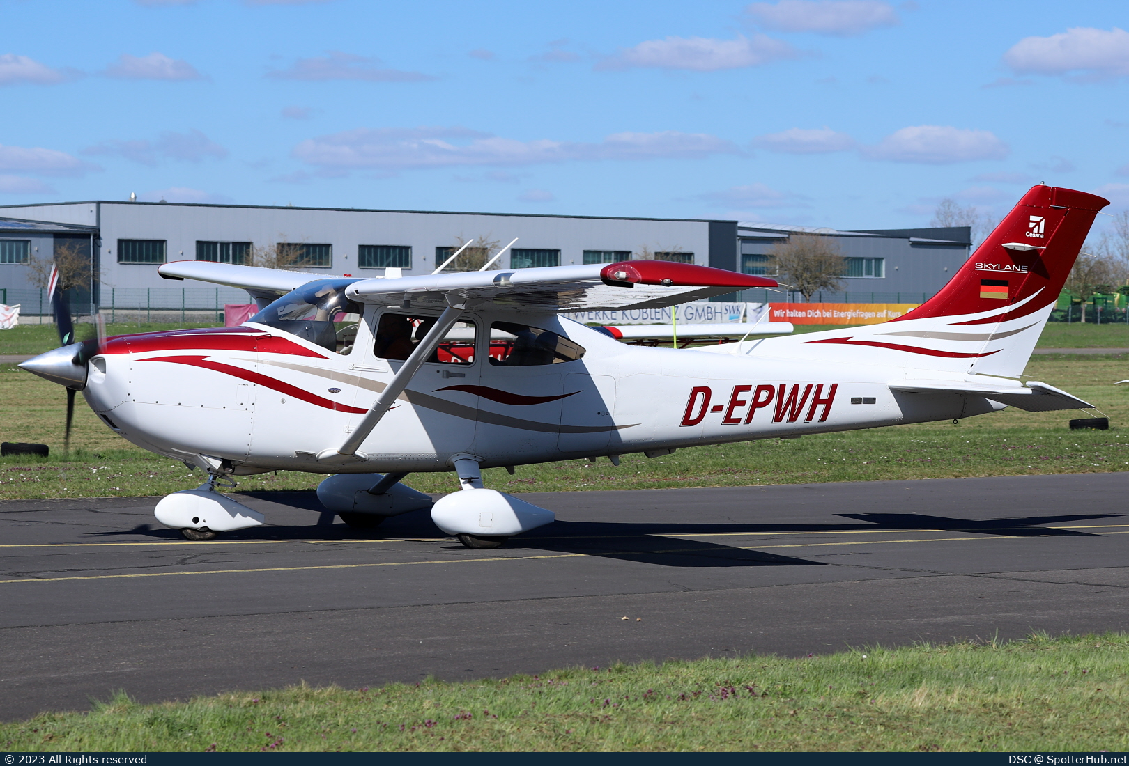Photo of D-EPWH - Cessna 182T Skylane operated by Private