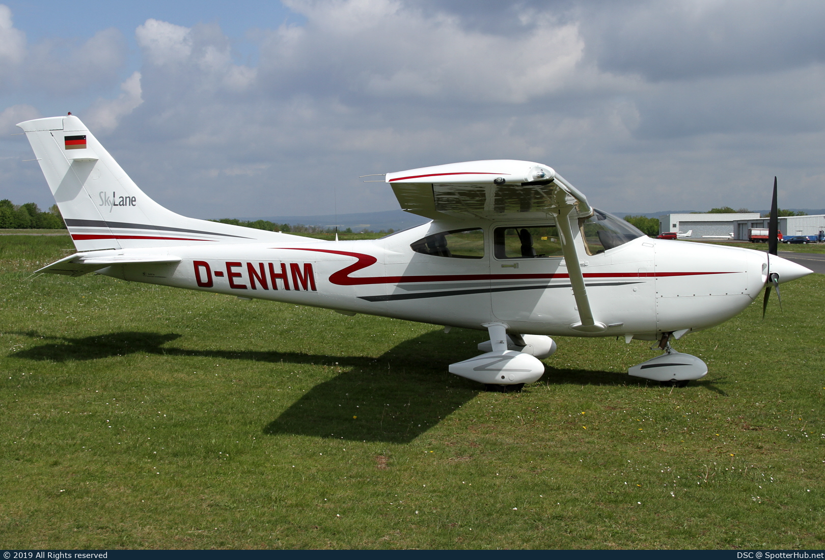 Photo of D-ENHM - Cessna 182T Skylane operated by Private