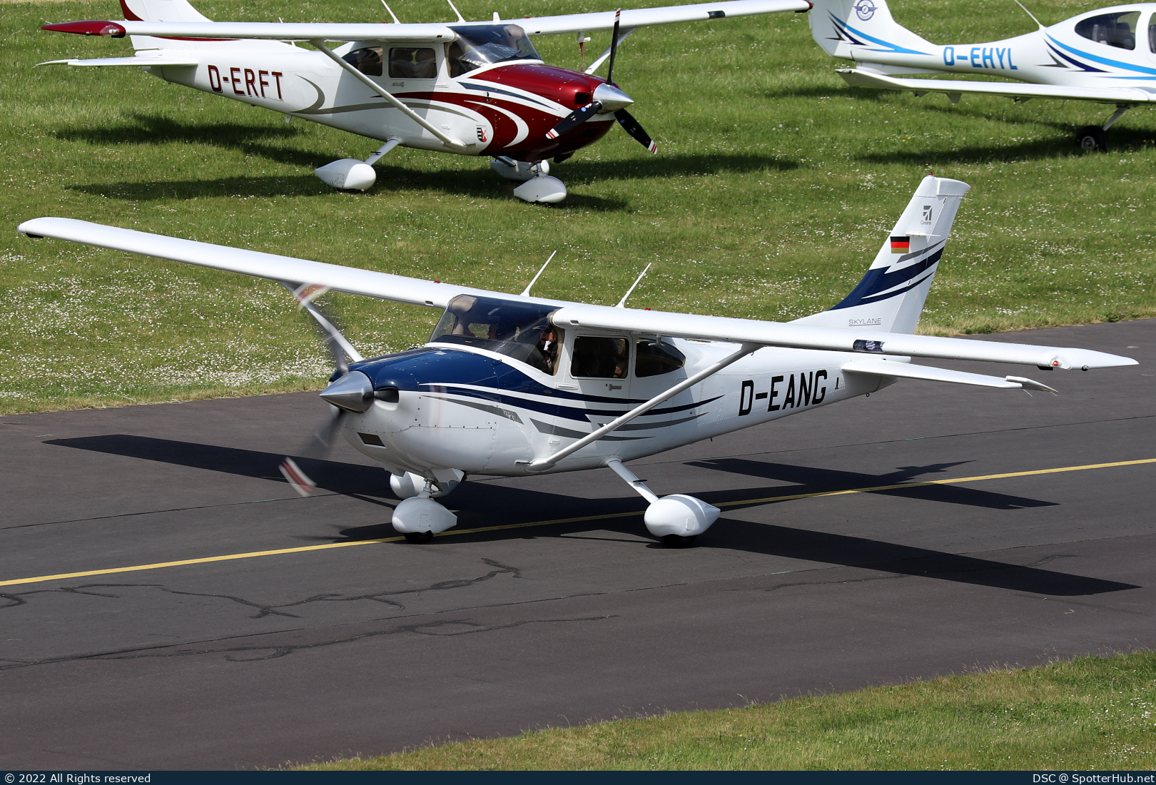 Photo of D-EANG - Cessna 182T Skylane operated by Private