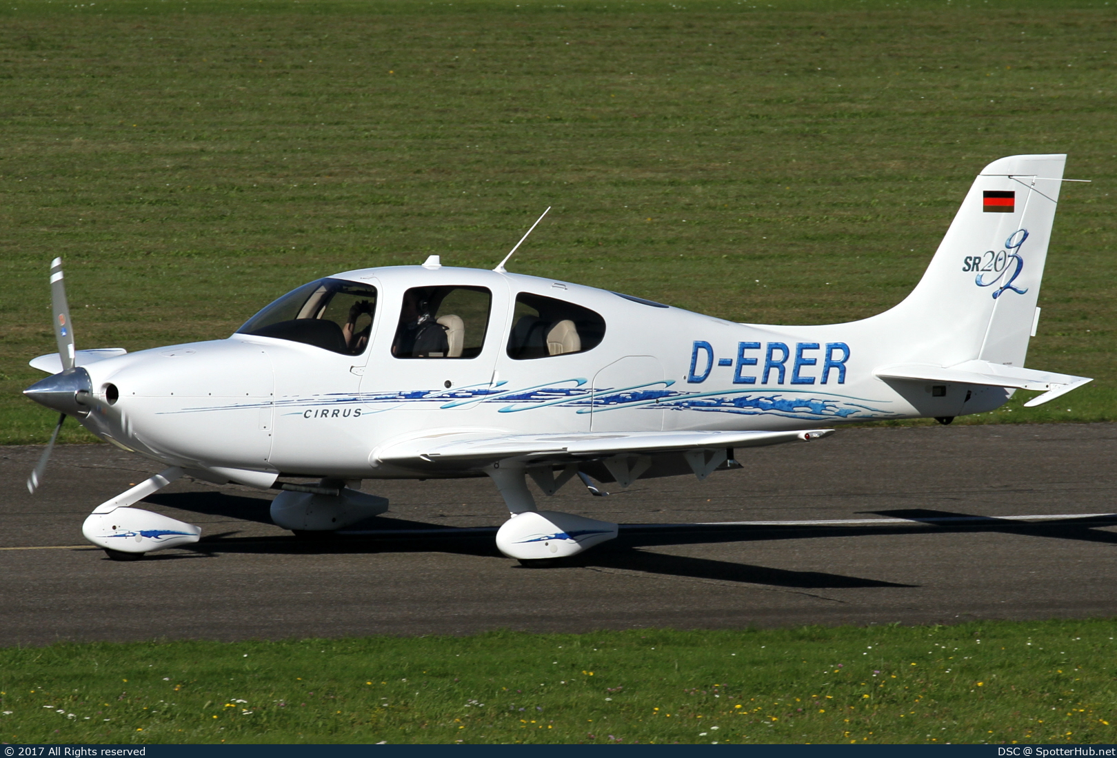 Photo of D-ERER - Cirrus SR20 G2 operated by Private
