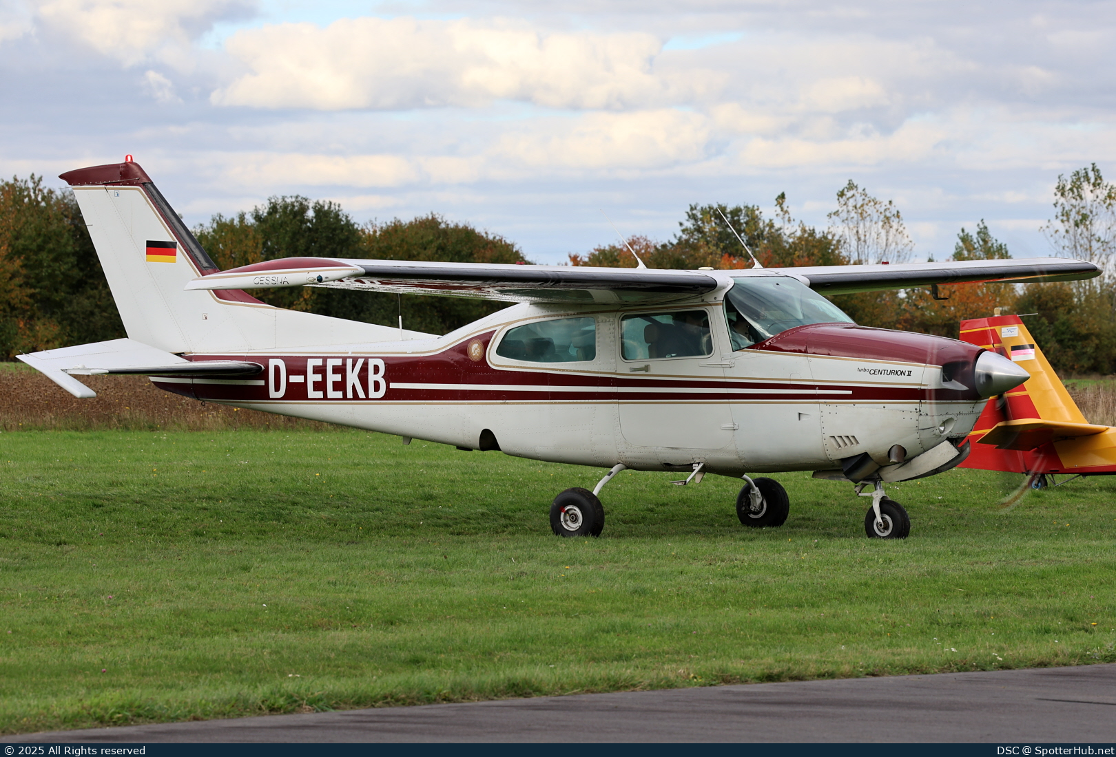 Photo of D-EEKB - Cessna T210N Turbo Centurion II operated by Private