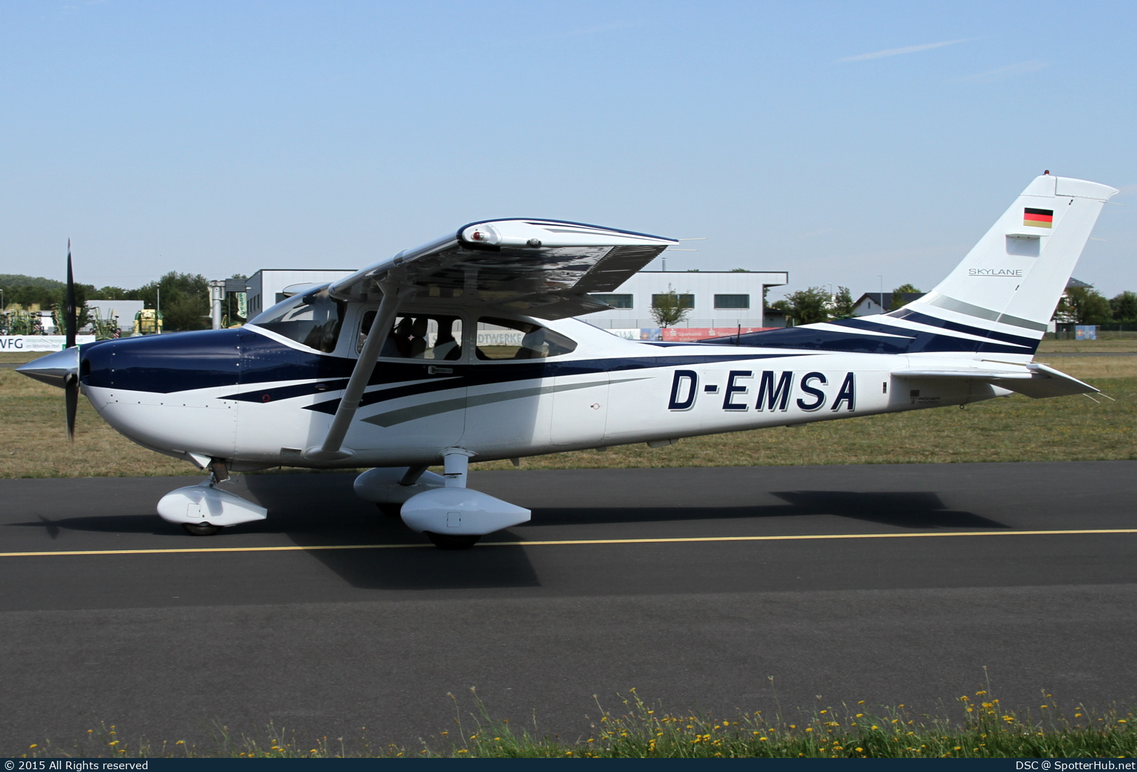 Photo of D-EMSA - Cessna 182T Skylane operated by Private