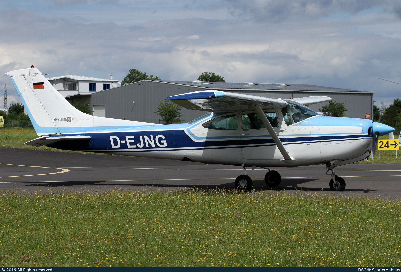 Photo of D-EJNG - Cessna R182 Skylane RG II operated by Luftsportverein Rietberg