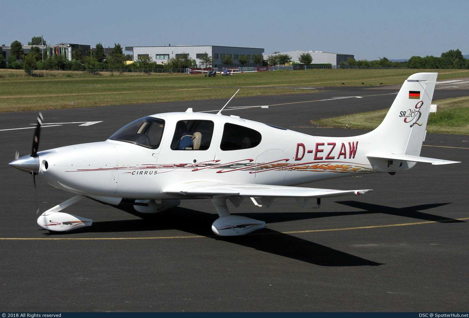 Photo of D-EZAW - Cirrus SR20 G2 operated by Private