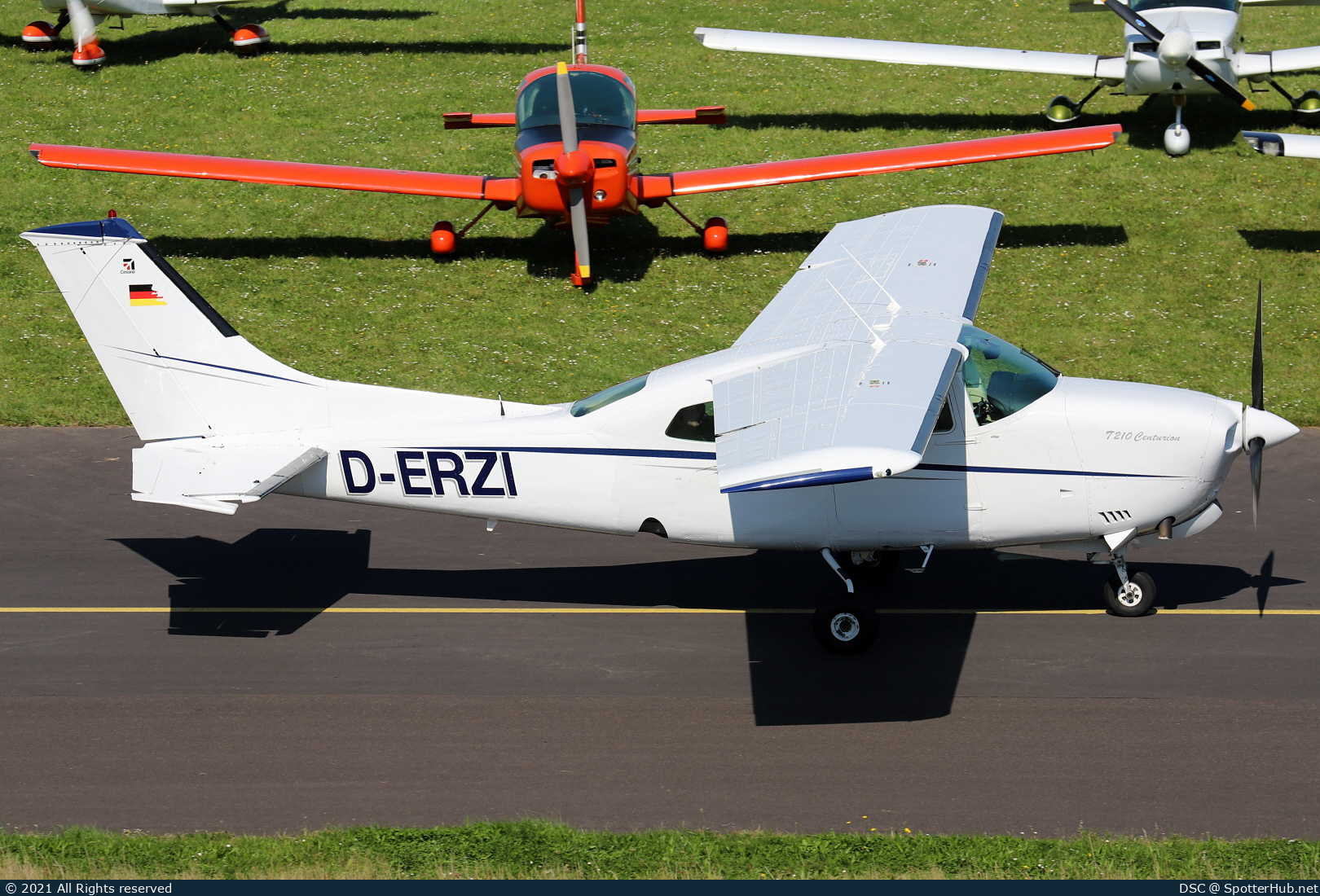 Photo of D-ERZI - Cessna T210N Turbo Centurion operated by Private