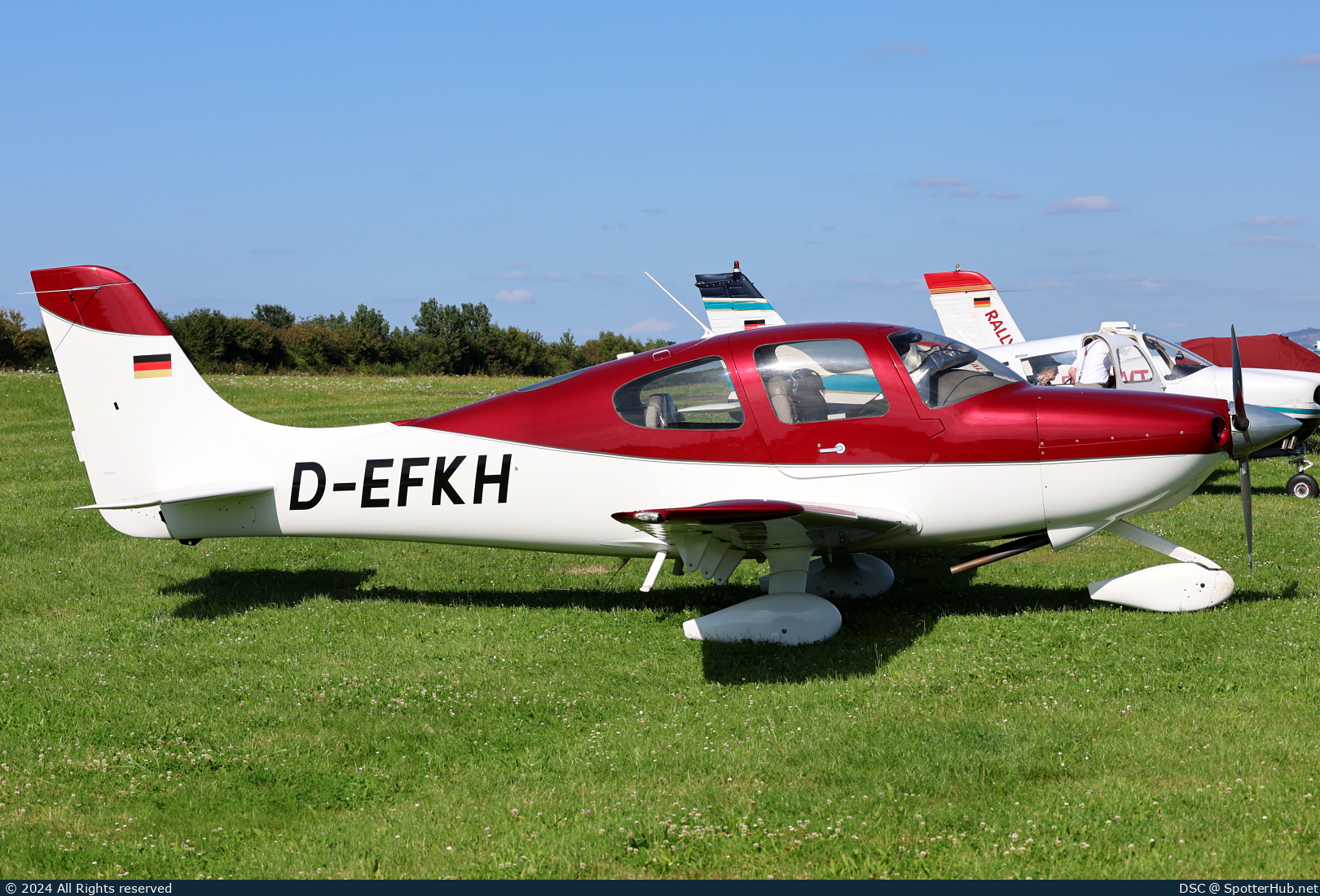 Photo of D-EFKH - Cirrus SR20 G1 operated by Private