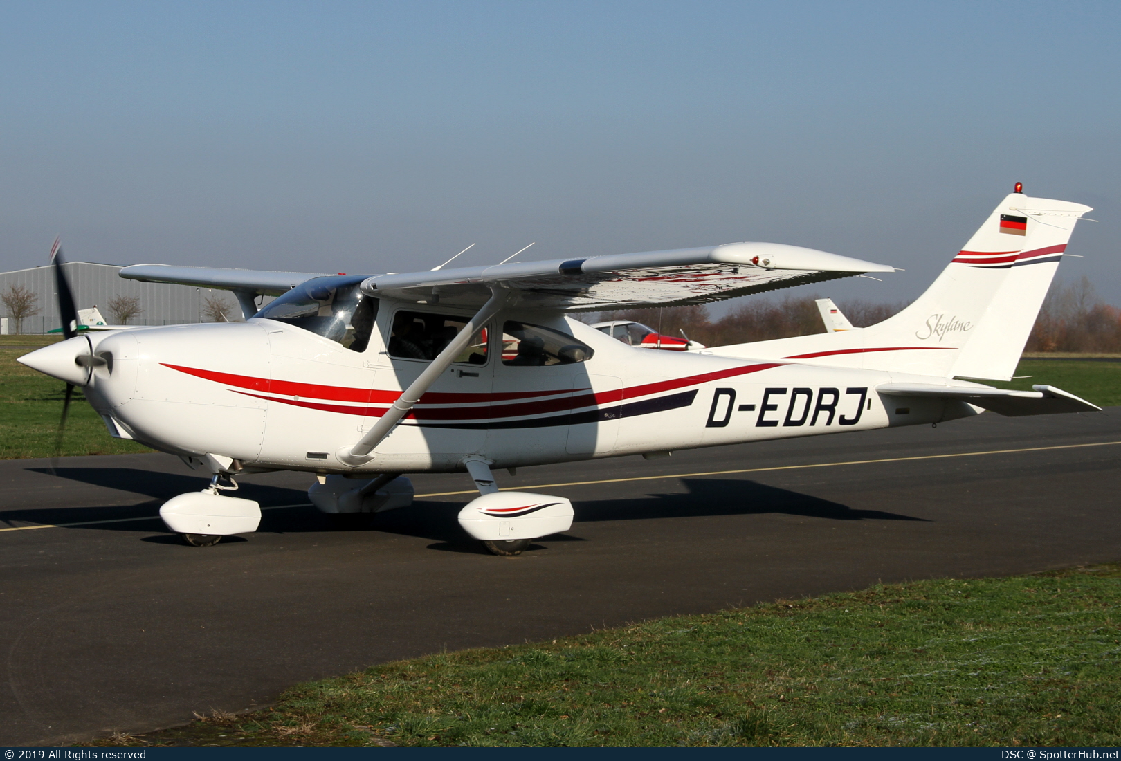Photo of D-EDRJ - Cessna 182S Skylane operated by Private