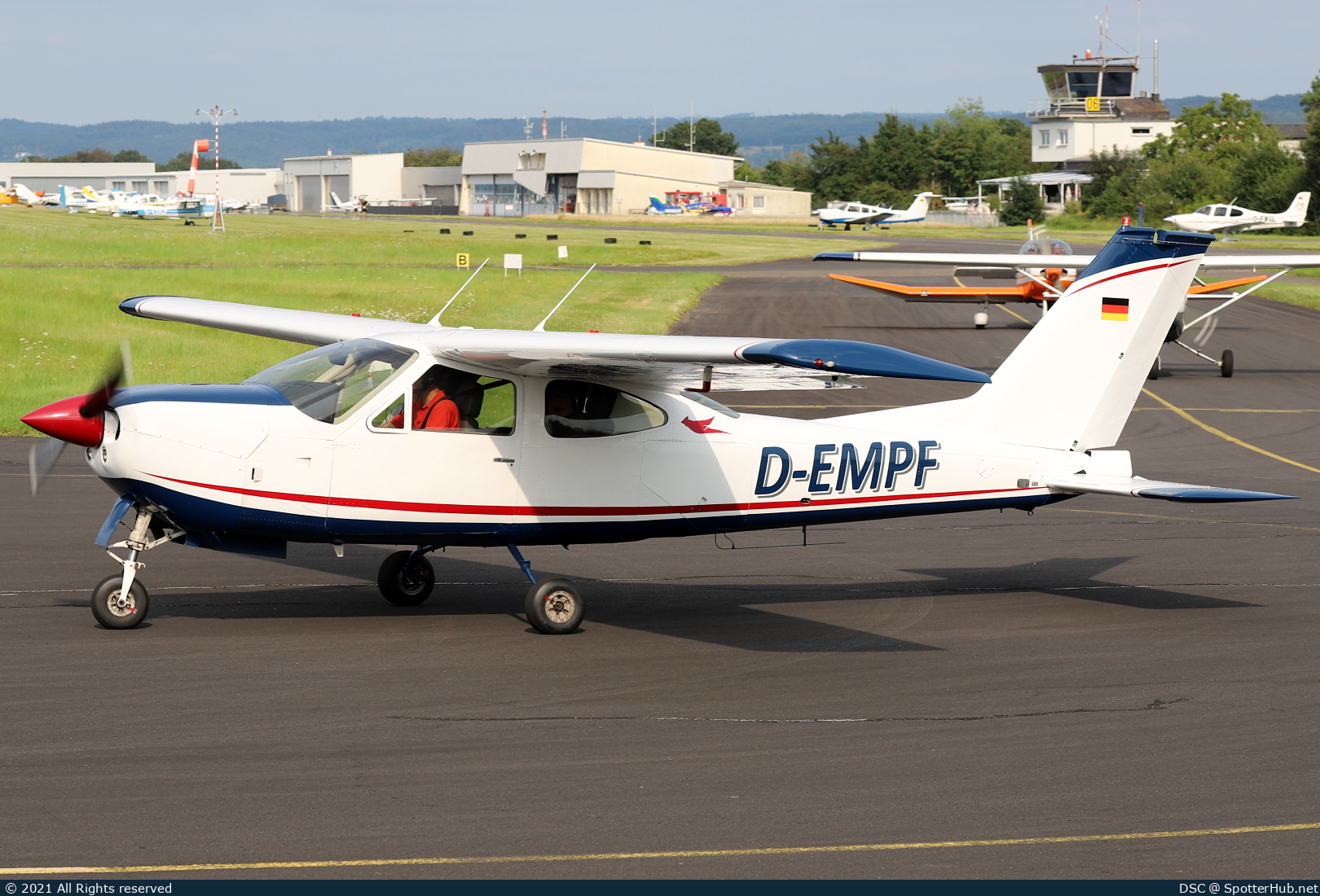 Photo of D-EMPF - Cessna 177RG Cardinal RG II operated by Private