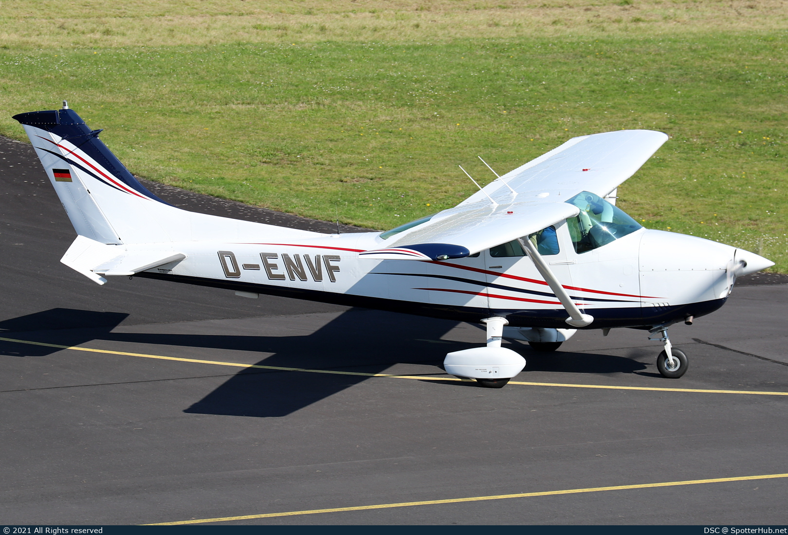 Photo of D-ENVF - Cessna 182Q Skylane operated by Private