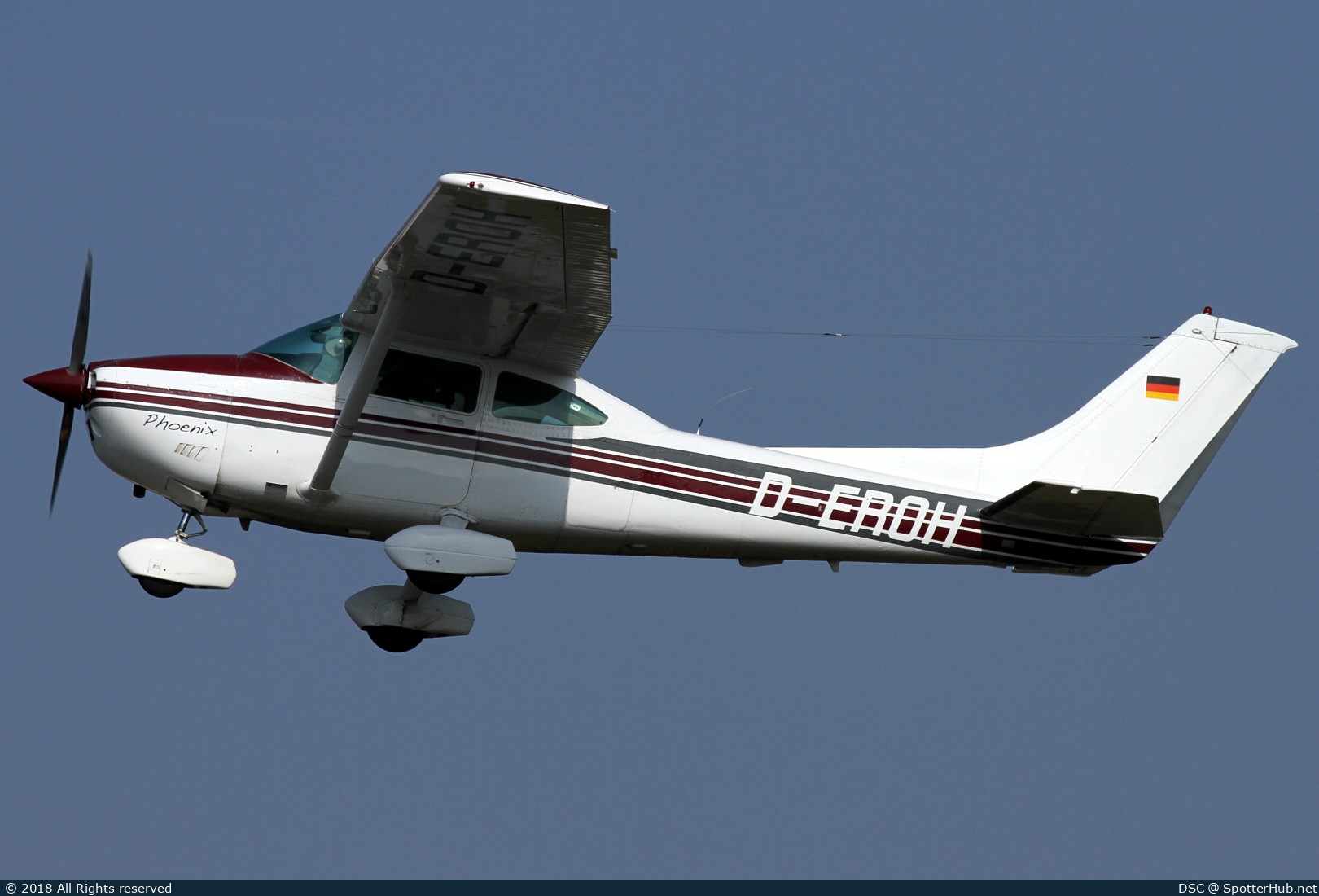 Photo of D-EROH - Cessna 182R Skylane II operated by Private