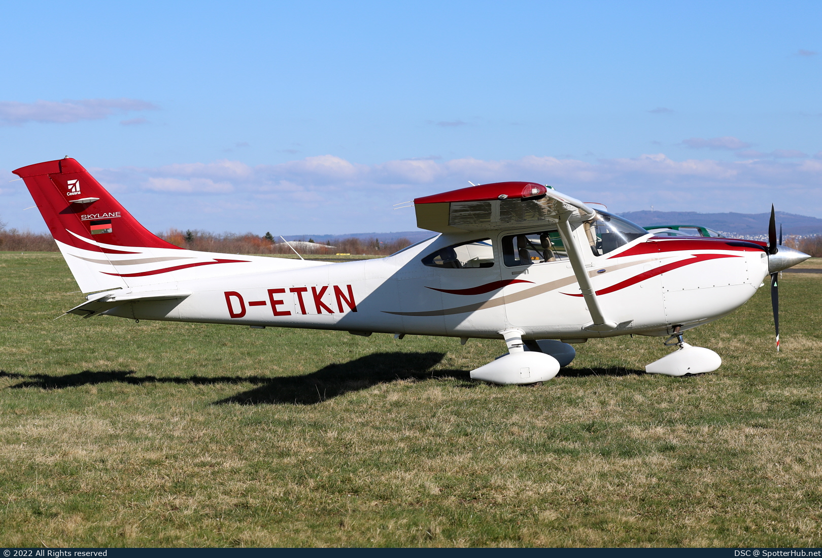 Photo of D-ETKN - Cessna 182T Skylane operated by Private
