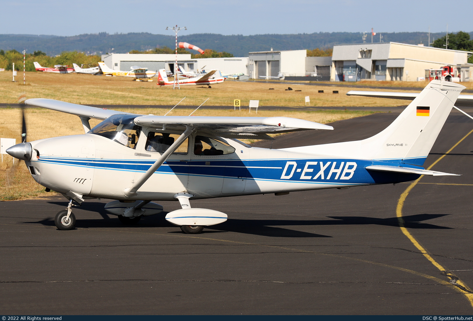 Photo of D-EXHB - Cessna 182Q Skylane II operated by Private