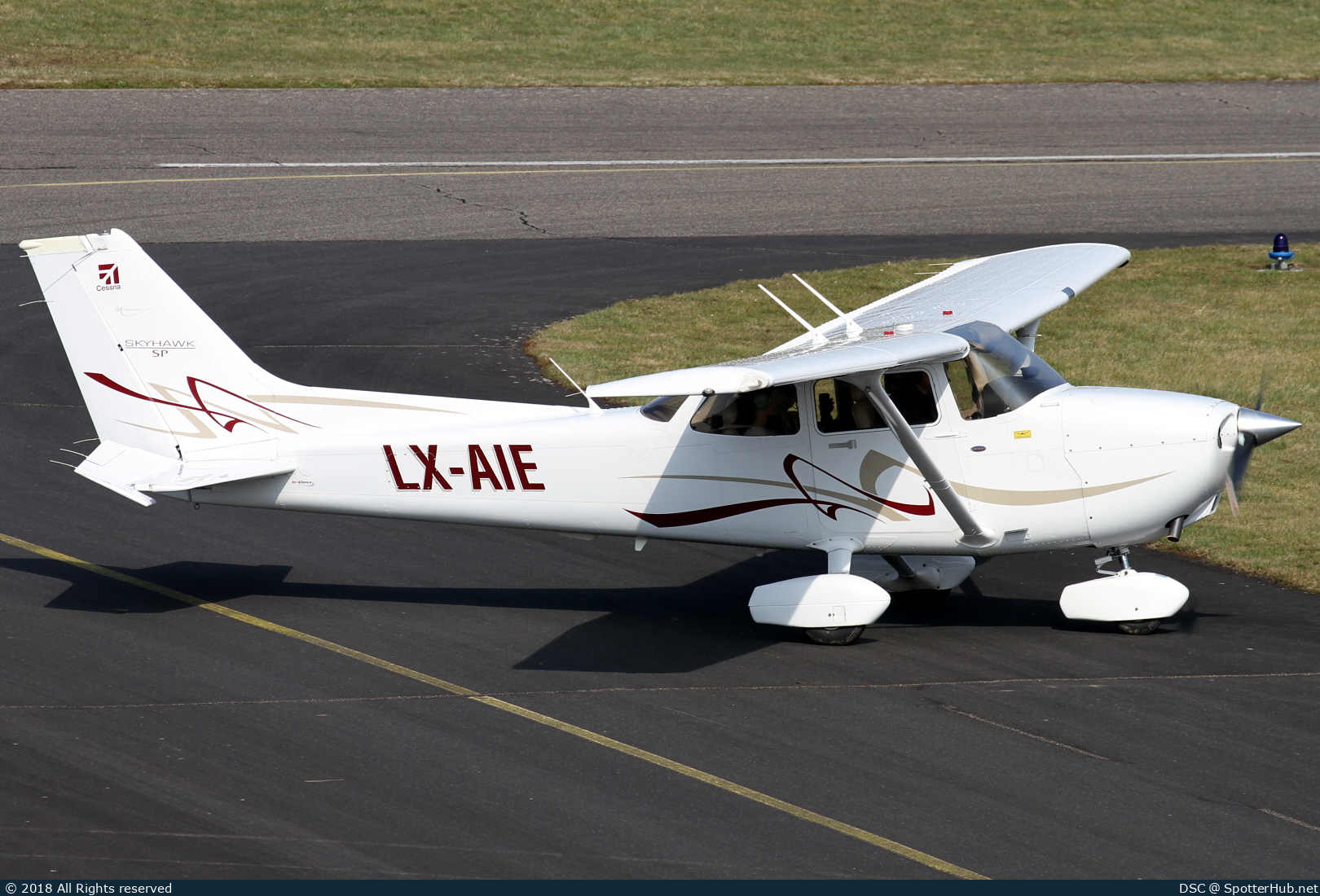 Photo of LX-AIE - Cessna 172S Skyhawk SP operated by Aéro-Sport Luxembourg