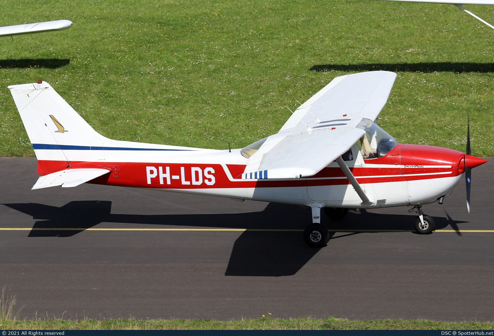 Photo of PH-LDS - Reims-Cessna F172M Skyhawk operated by Private