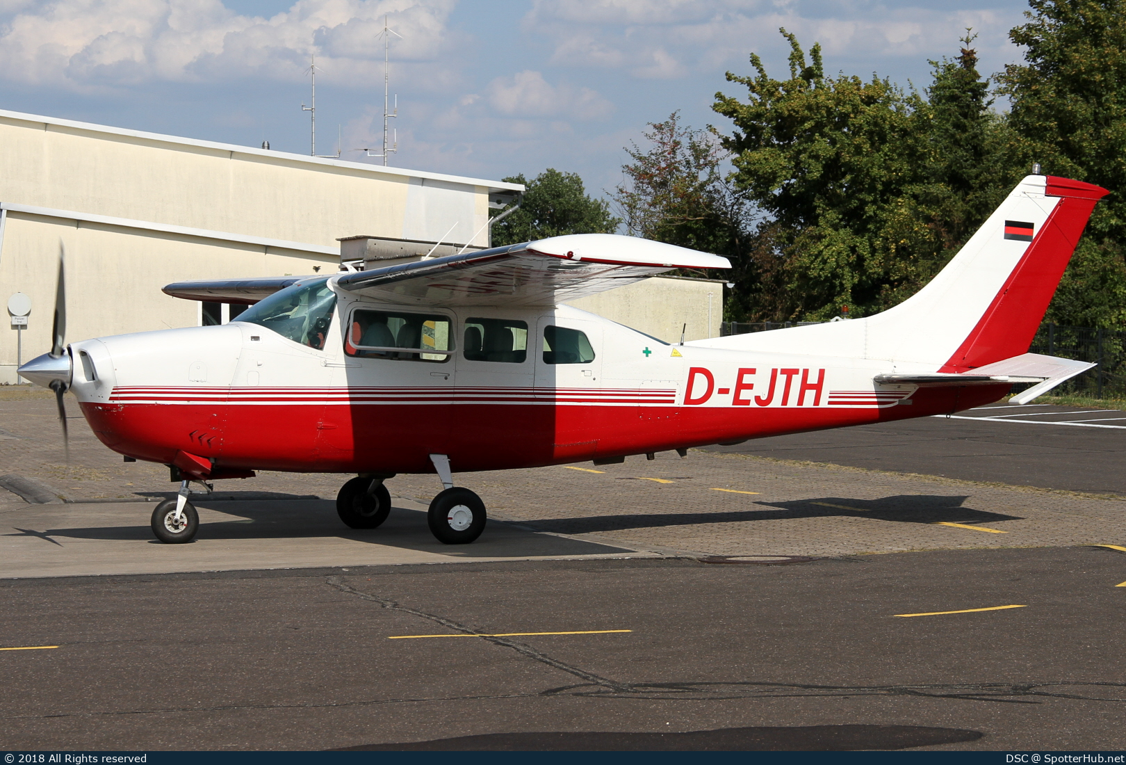 Photo of D-EJTH - Cessna T210J Turbo Centurion operated by Private