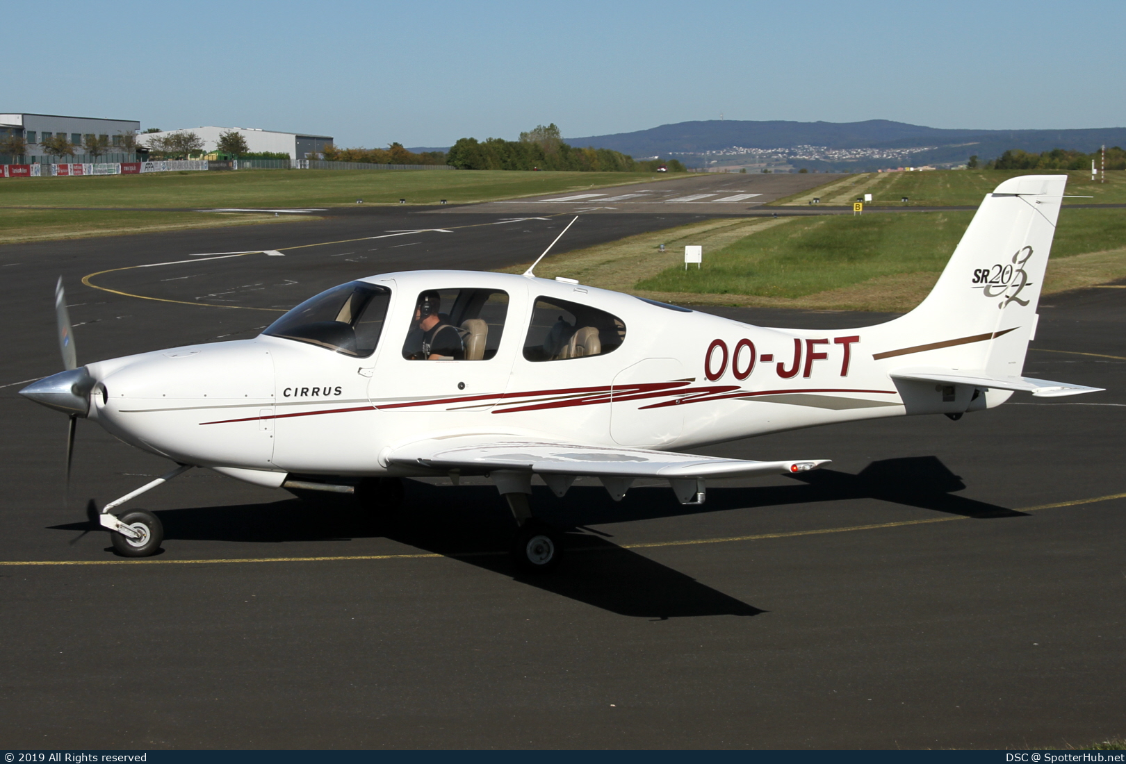 Photo of OO-JFT - Cirrus SR20 G2 operated by Private