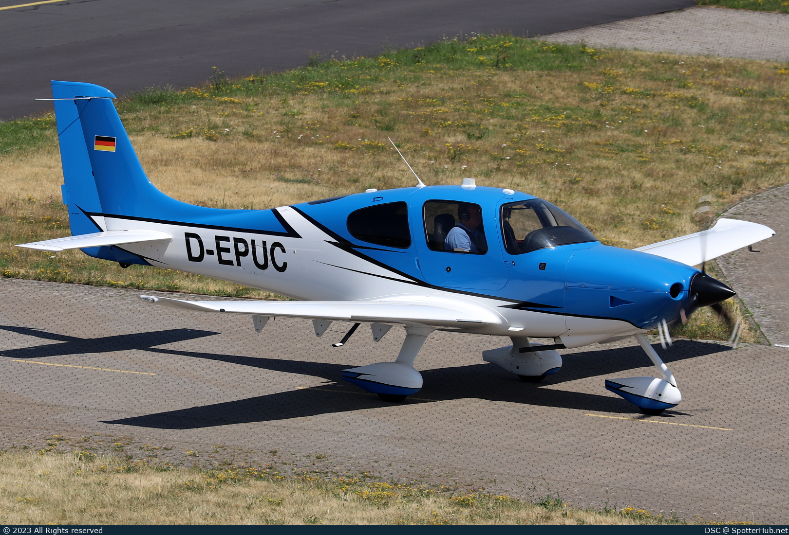 Photo of D-EPUC - Cirrus SR20 G3 operated by Private