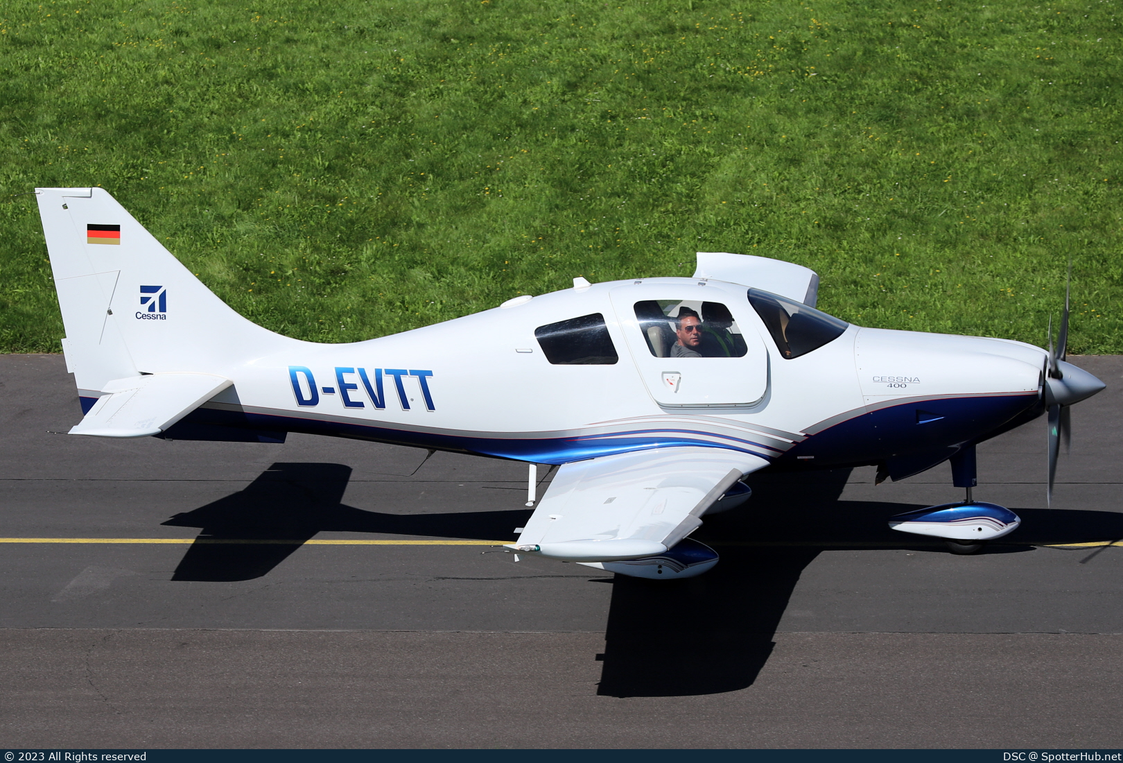 Photo of D-EVTT - Cessna 400 Corvalis TT operated by Private