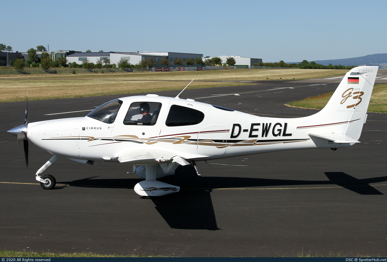 Photo of D-EWGL - Cirrus SR22 G3 GTS operated by Private