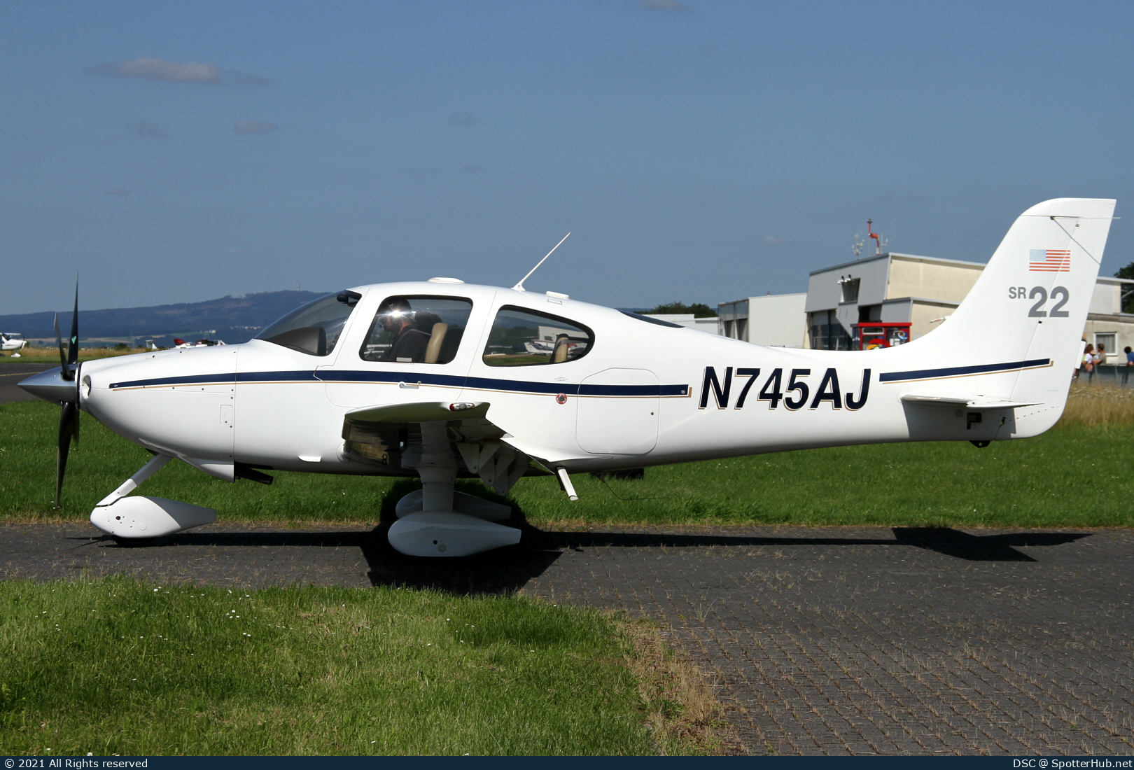 Photo of N745AJ - Cirrus SR22 G1 operated by Private