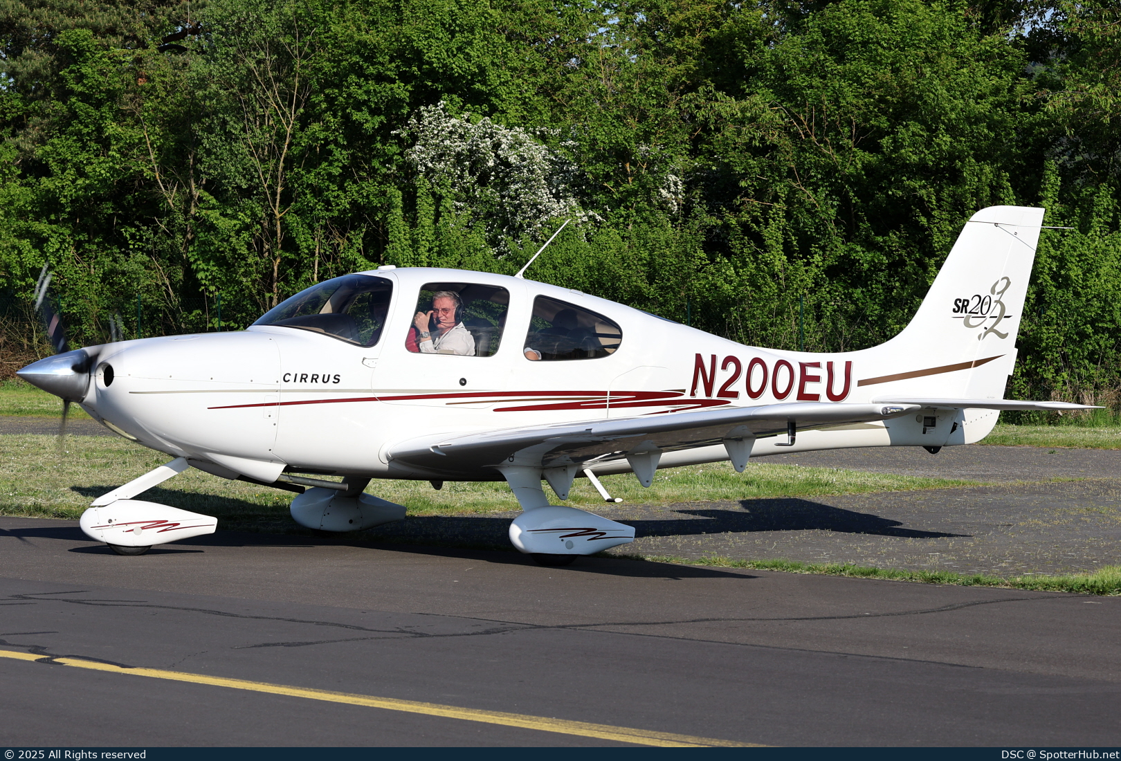 Photo of N200EU - Cirrus SR20 G2 operated by Private