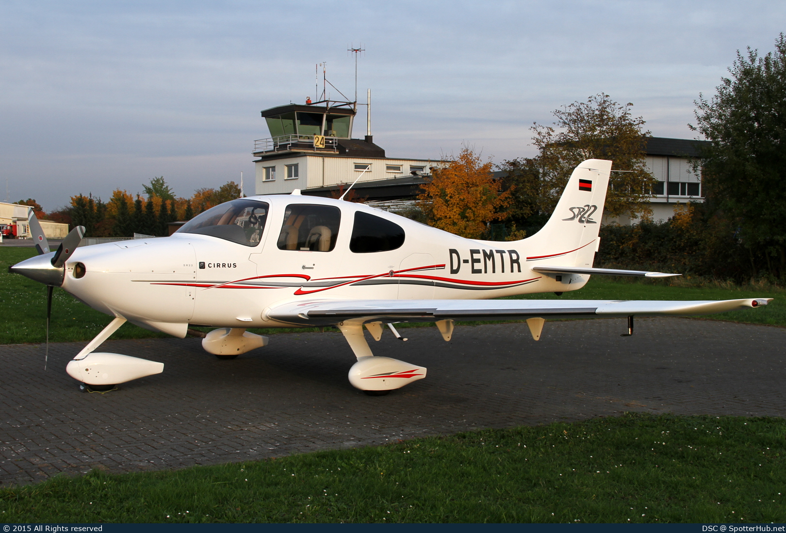 Photo of D-EMTR - Cirrus SR22 G1 operated by Private